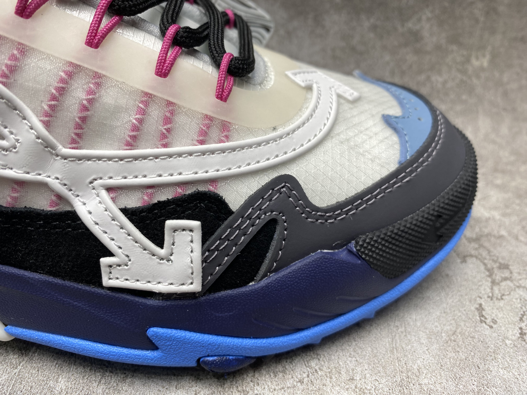 UA Off-White Odsy-2000 Sneaker