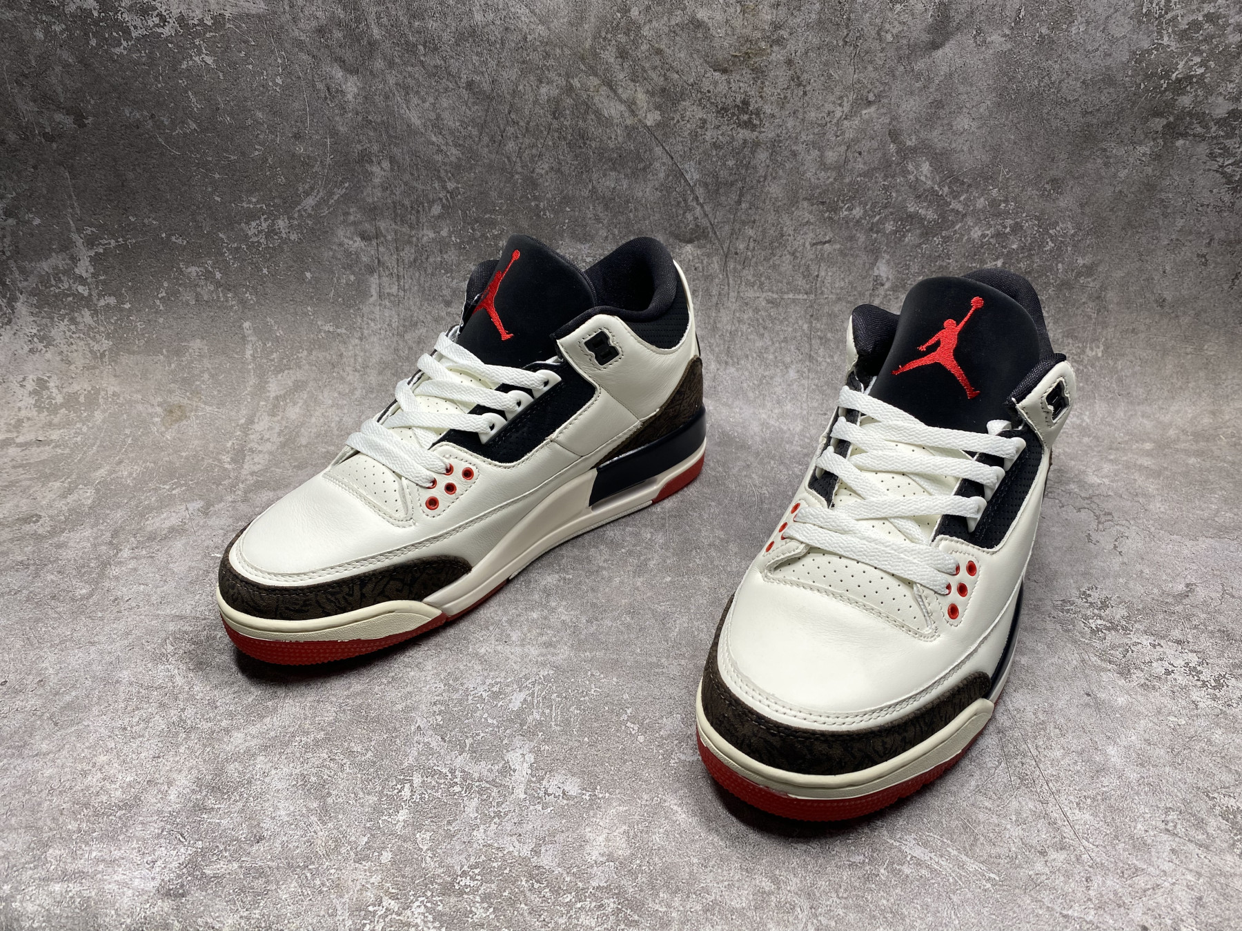 UA AIR JORDAN 3 Retro