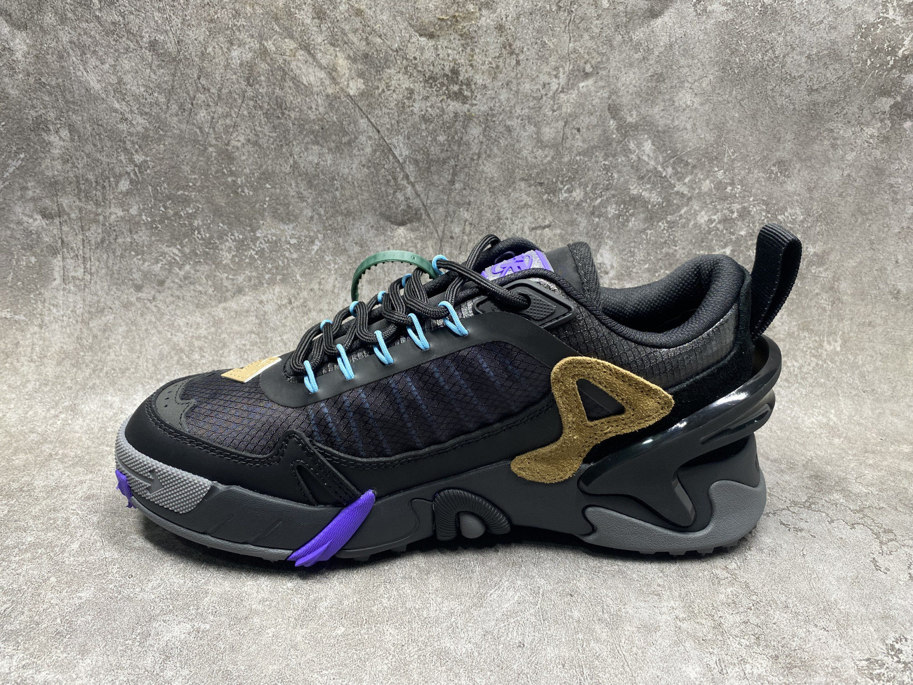 UA Off-White Odsy-2000 Sneaker