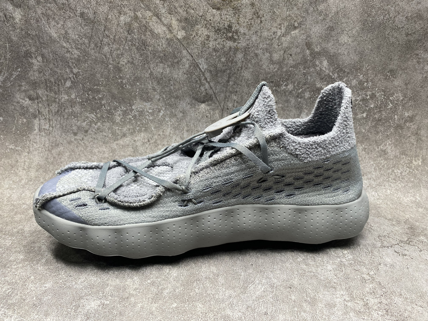 UA Nike Mind 002 Flyknit
