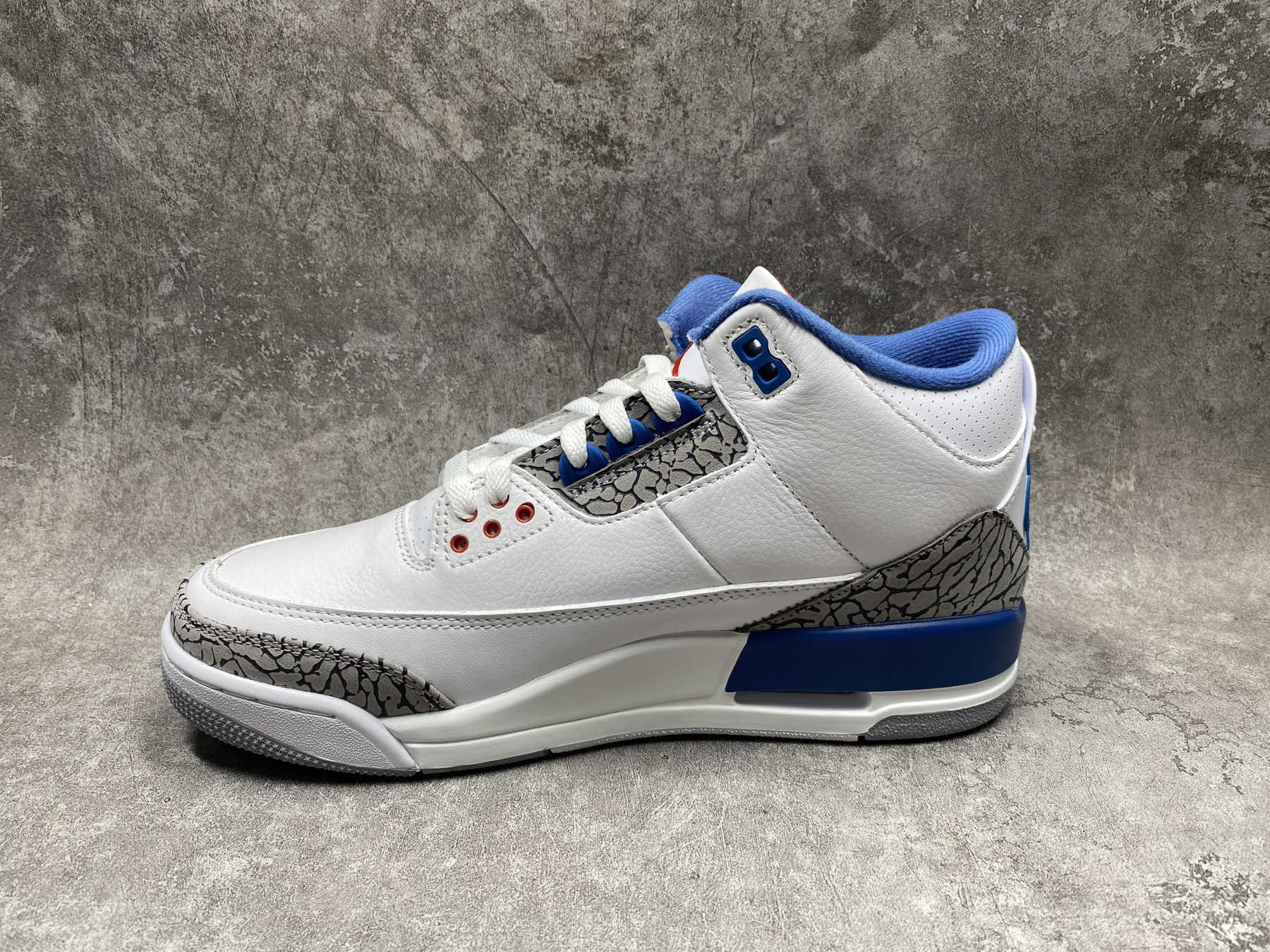 UA AIR JORDAN 3 Retro