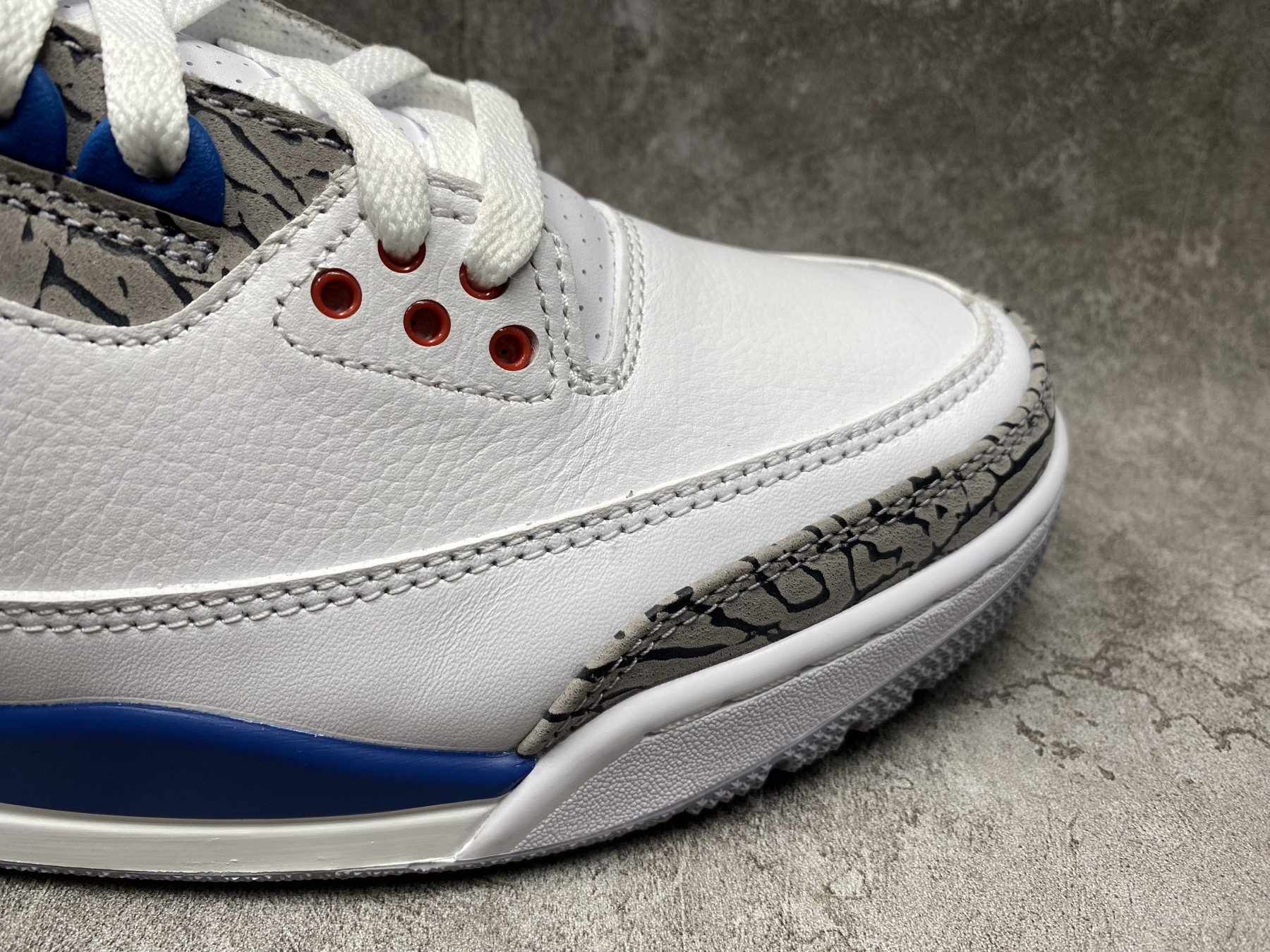 UA AIR JORDAN 3 Retro