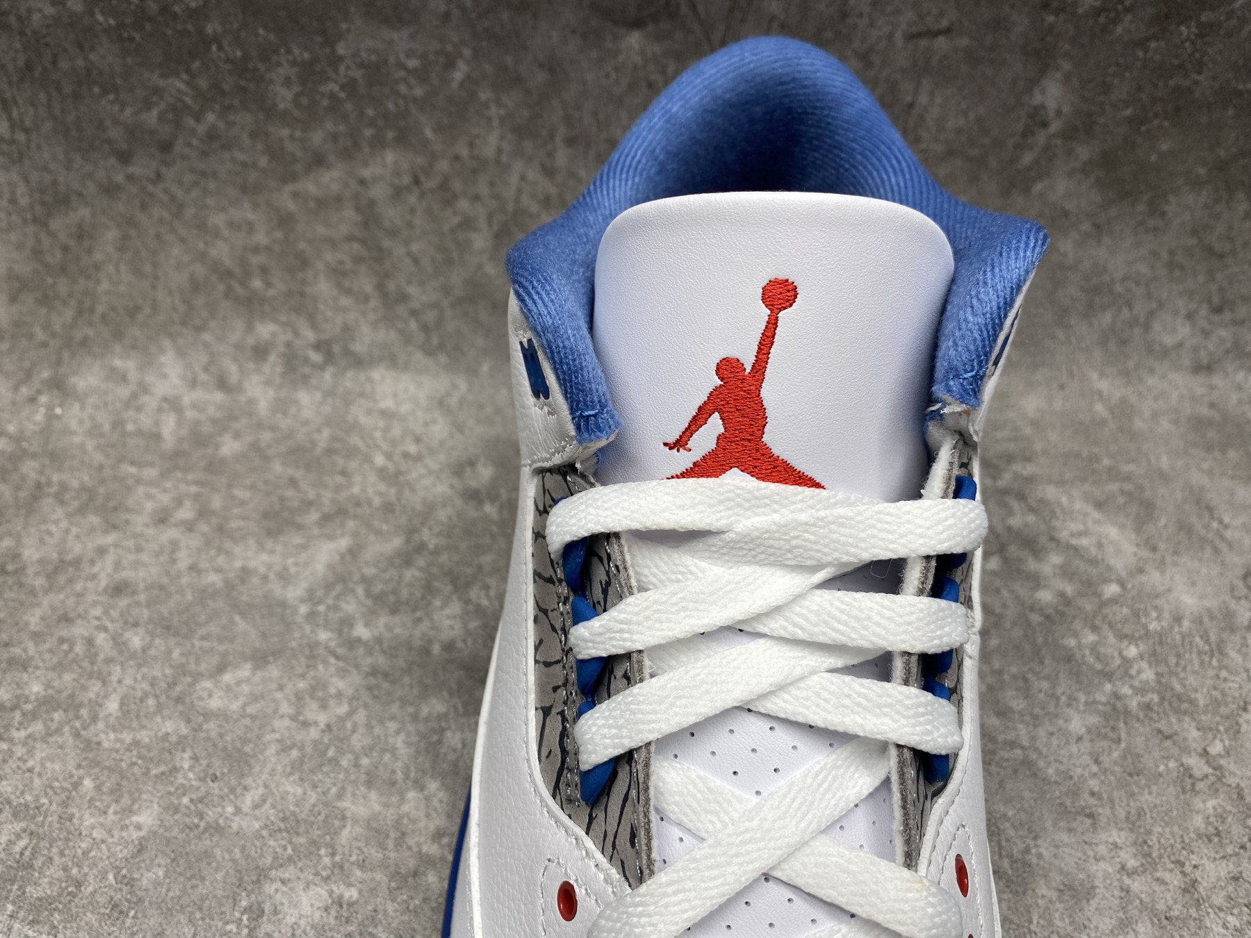 UA AIR JORDAN 3 Retro