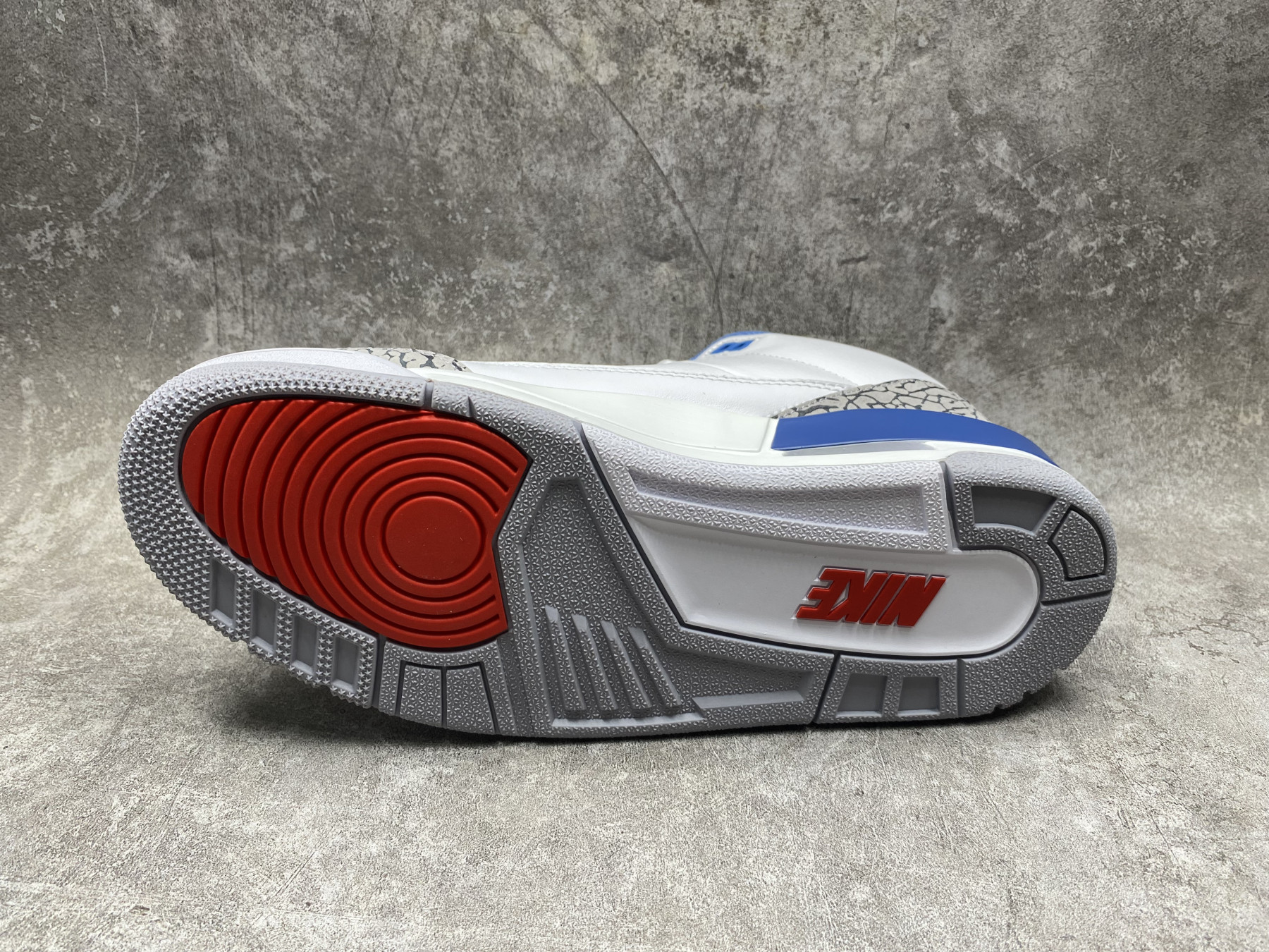UA AIR JORDAN 3 Retro