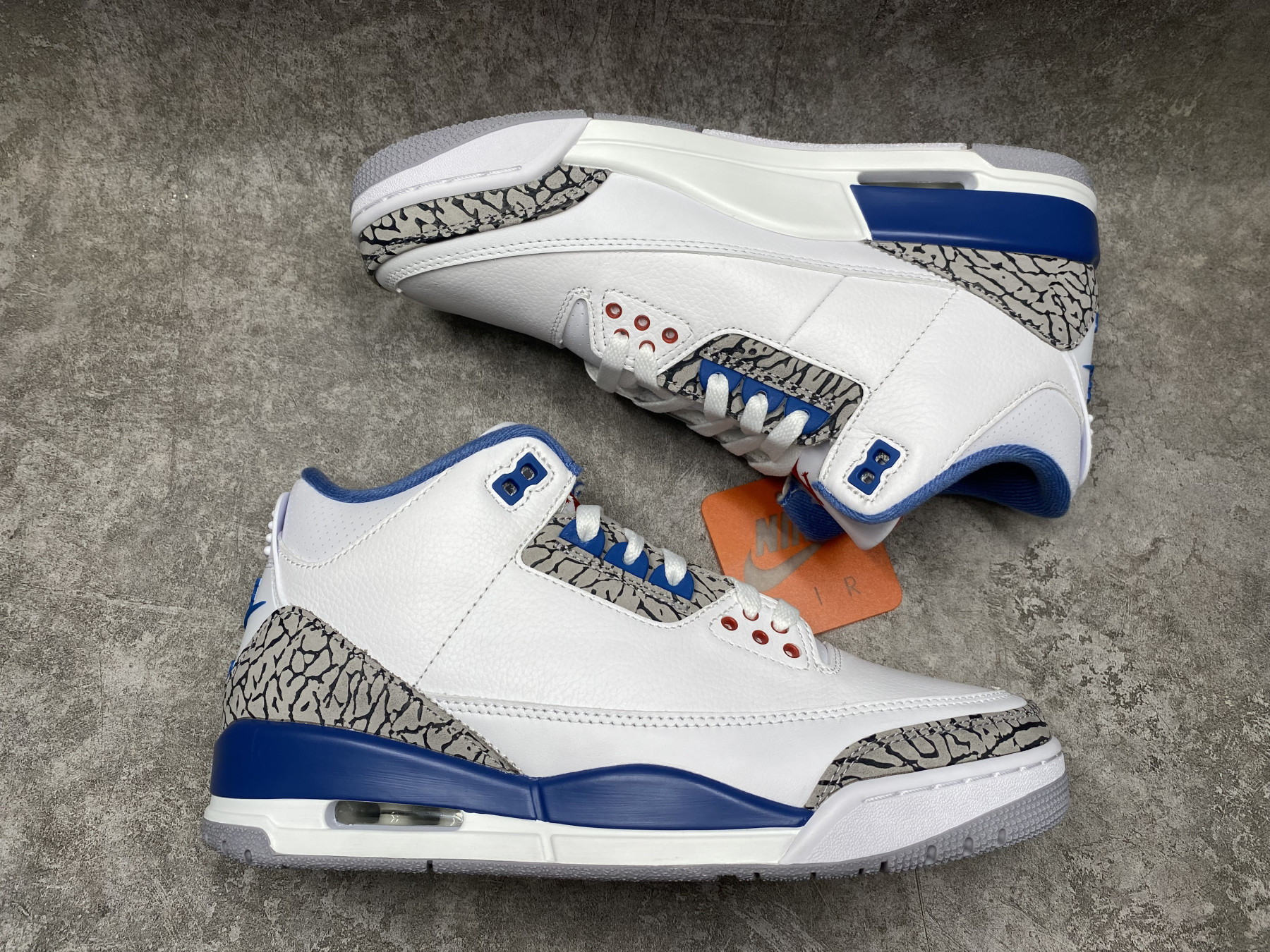 UA AIR JORDAN 3 Retro
