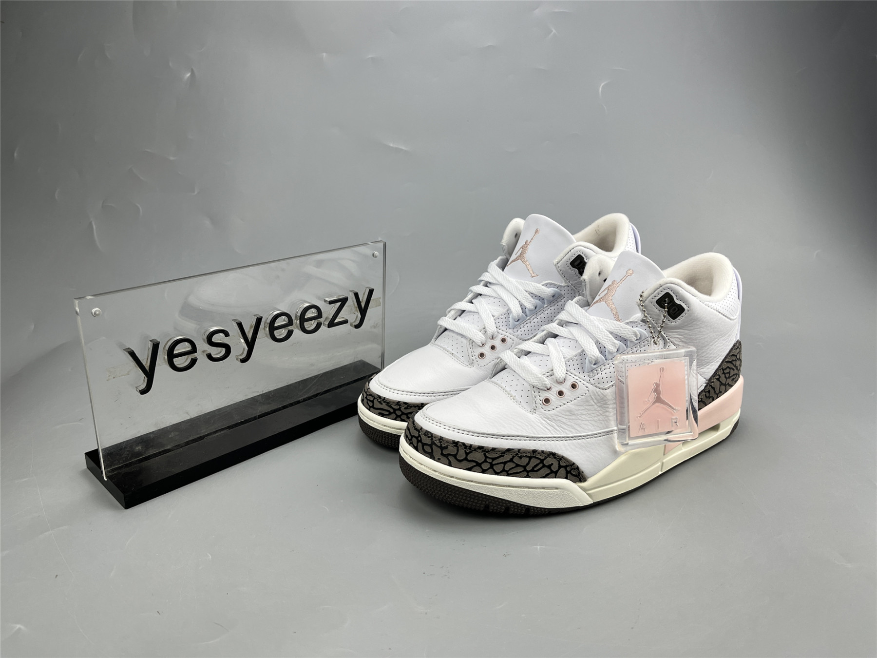 UA WMNS AIR JORDAN 3 RETRO