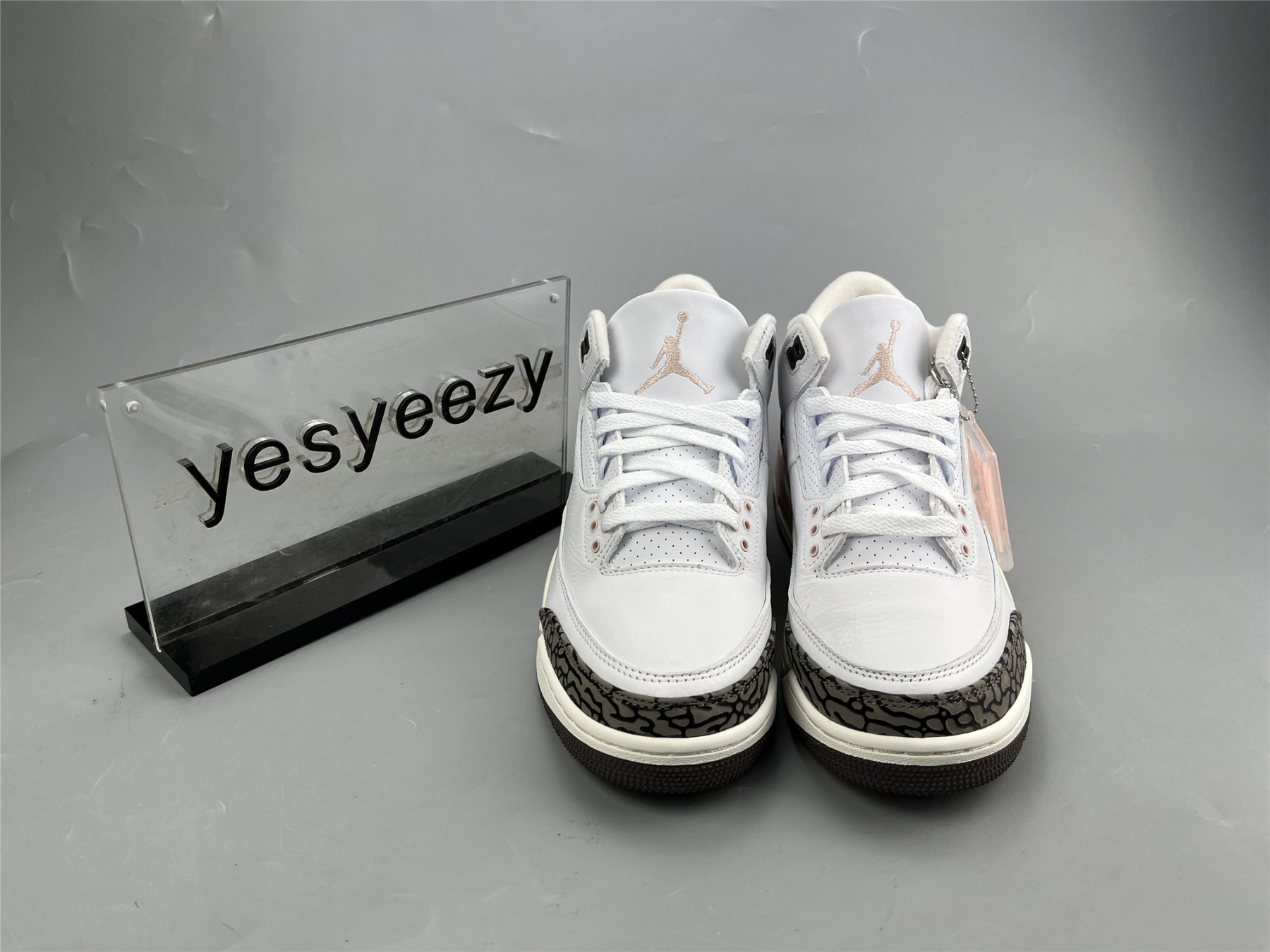 UA WMNS AIR JORDAN 3 RETRO