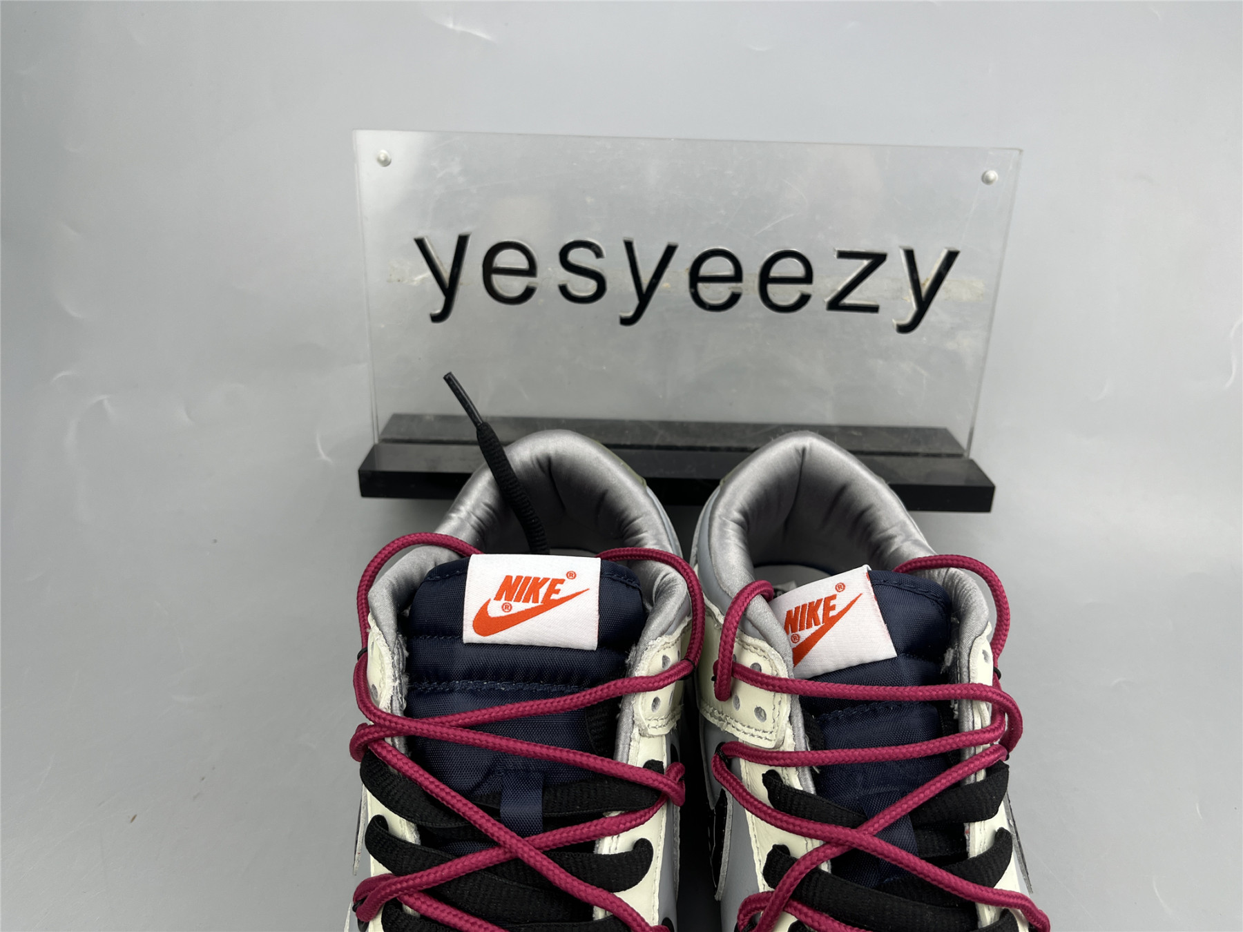 UA NIKE WMNS DUNK LOW SP