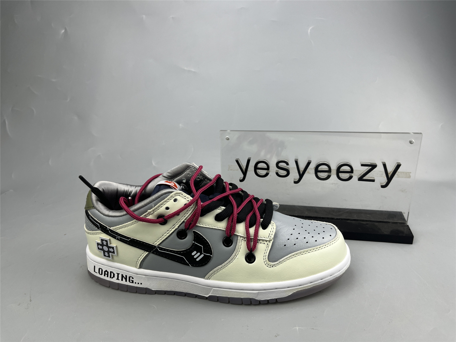 UA NIKE WMNS DUNK LOW SP