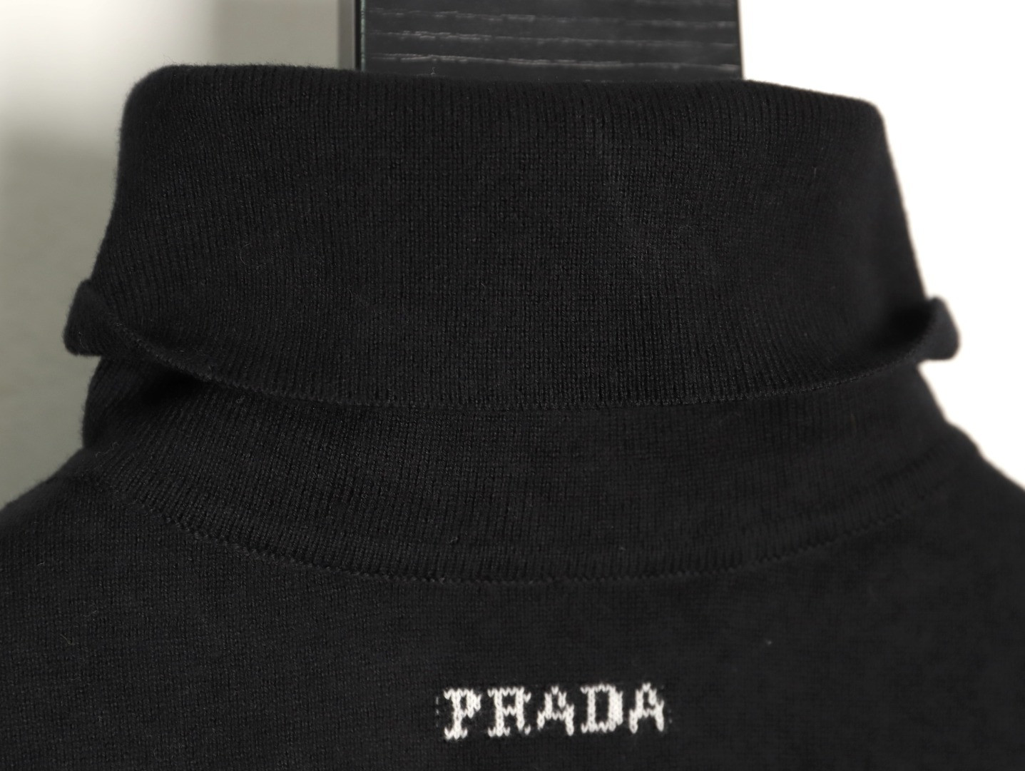 Pra*a prd sweaters