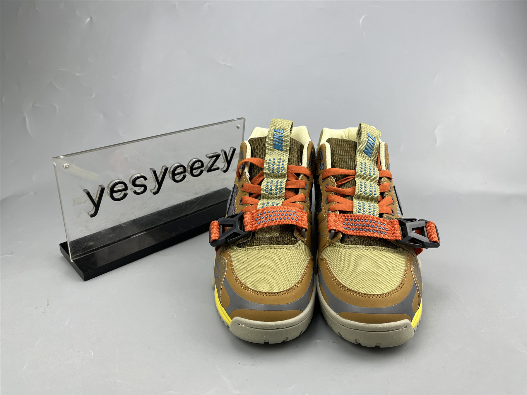UA NIKE AIR TRAINER 1