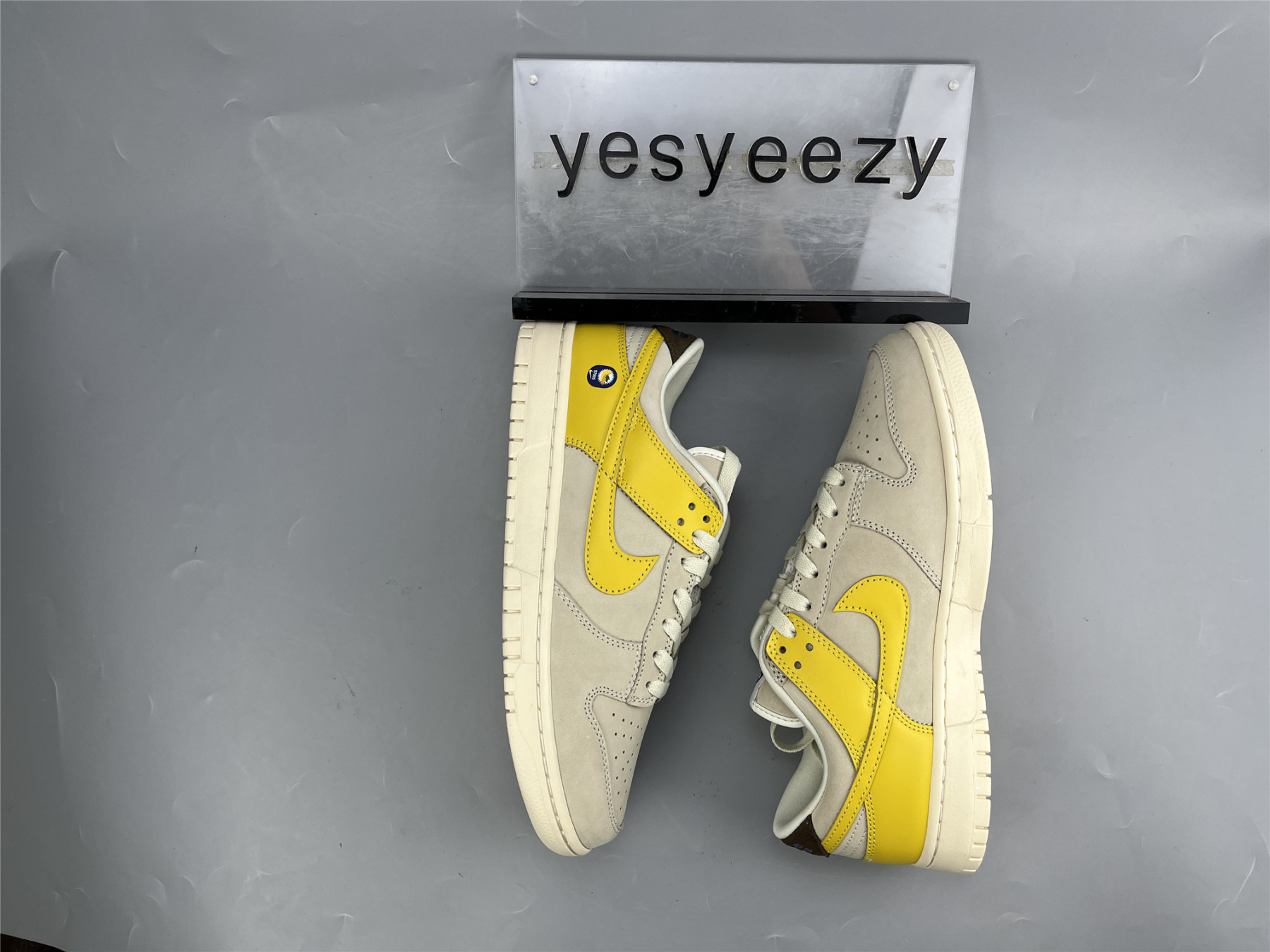 UA NIKE WMNS DUNK LOW LX