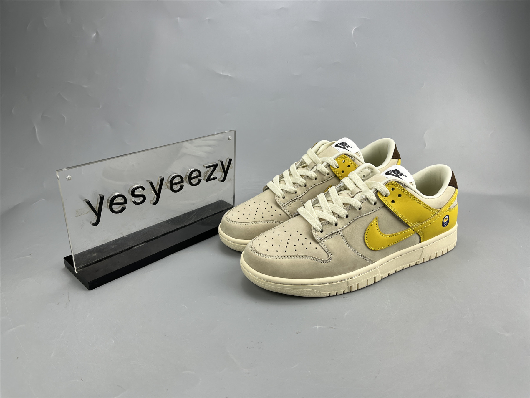 UA NIKE WMNS DUNK LOW LX