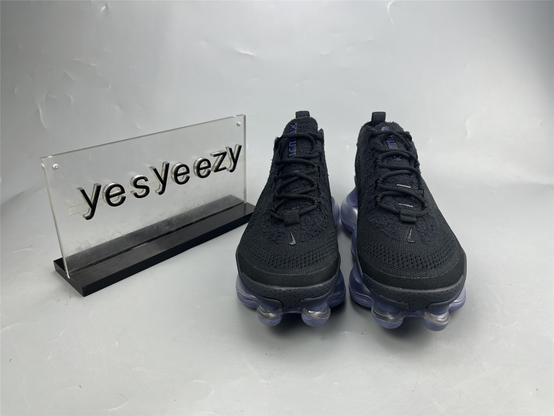 UA NIKE AIR MAX SCORPION