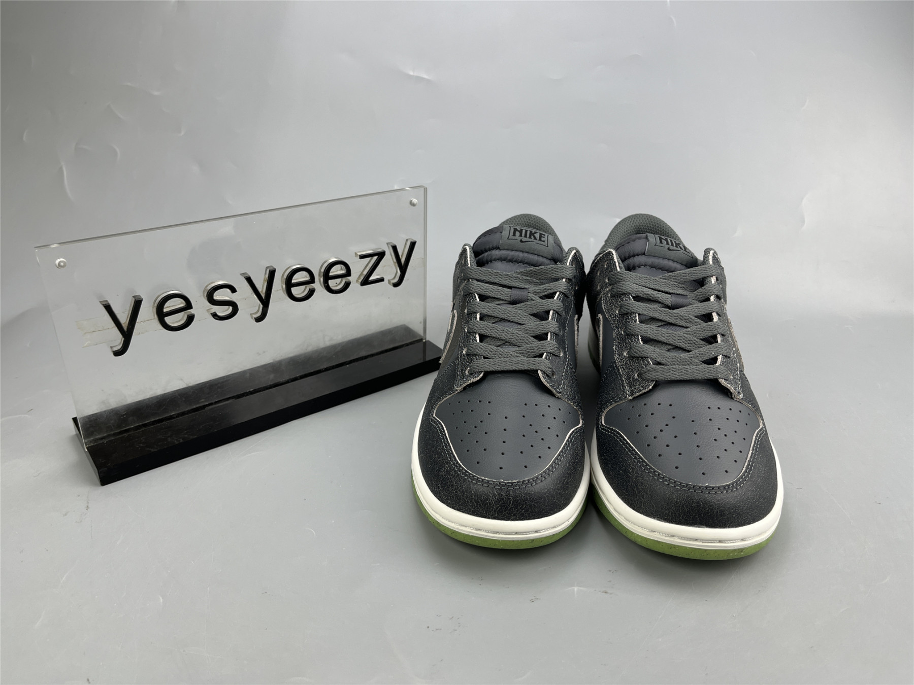 UA NIKE DUNK LOW SE 