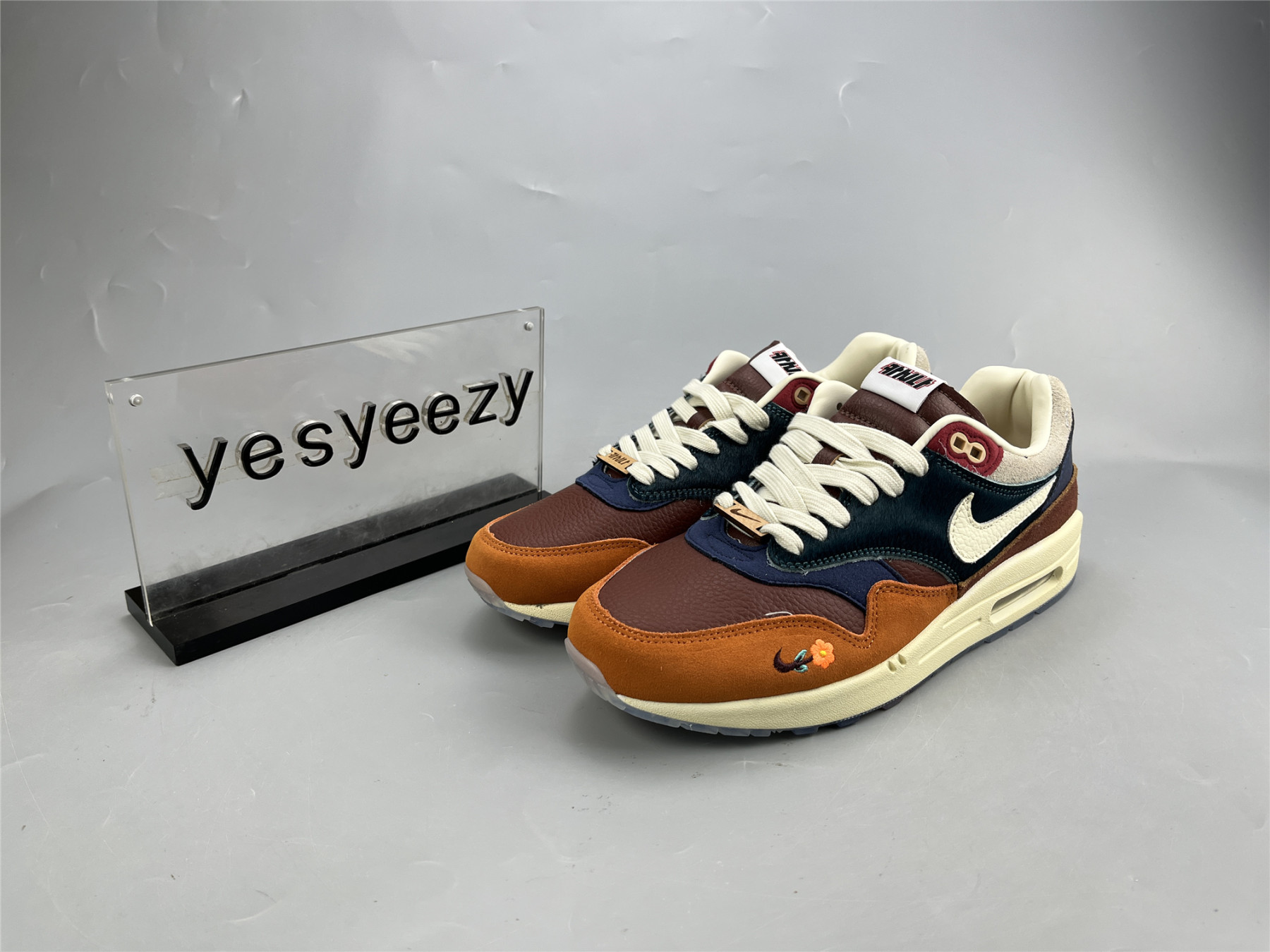 UA NIKE KASINA X AIR MAX 1 SP