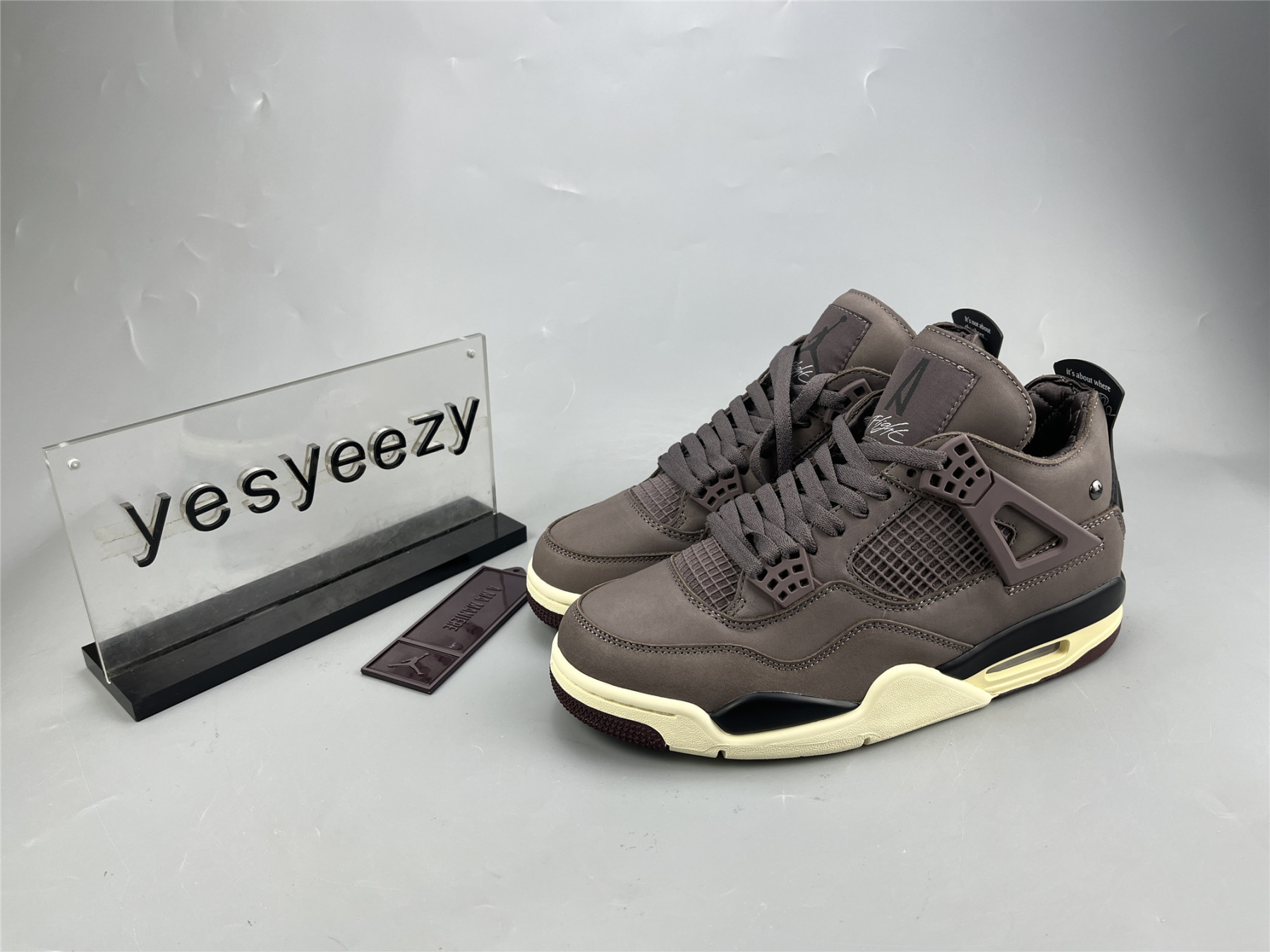 UA A MA MANIÉRE X AIR JORDAN 4 RETRO 