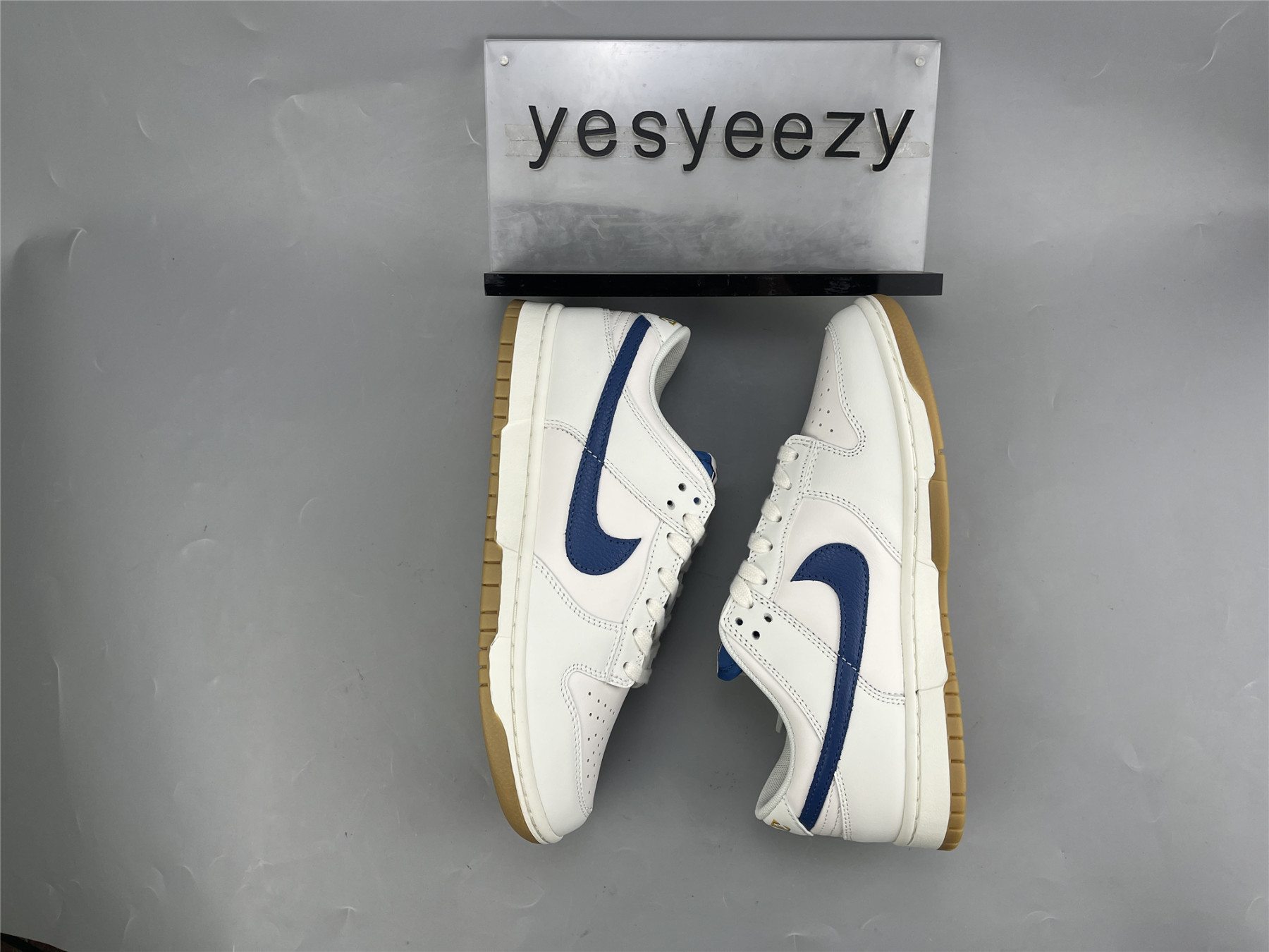 UA NIKE DUNK LOW SE