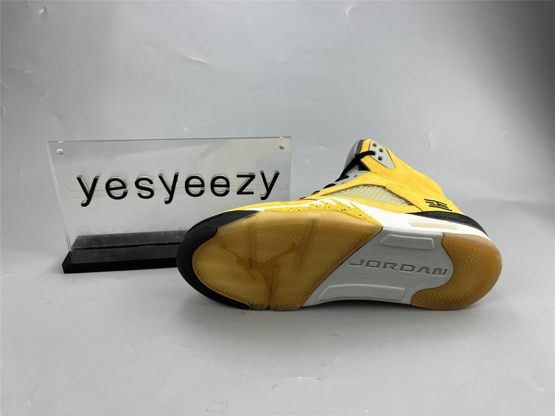 UA AIR JORDAN 5 RETRO T23