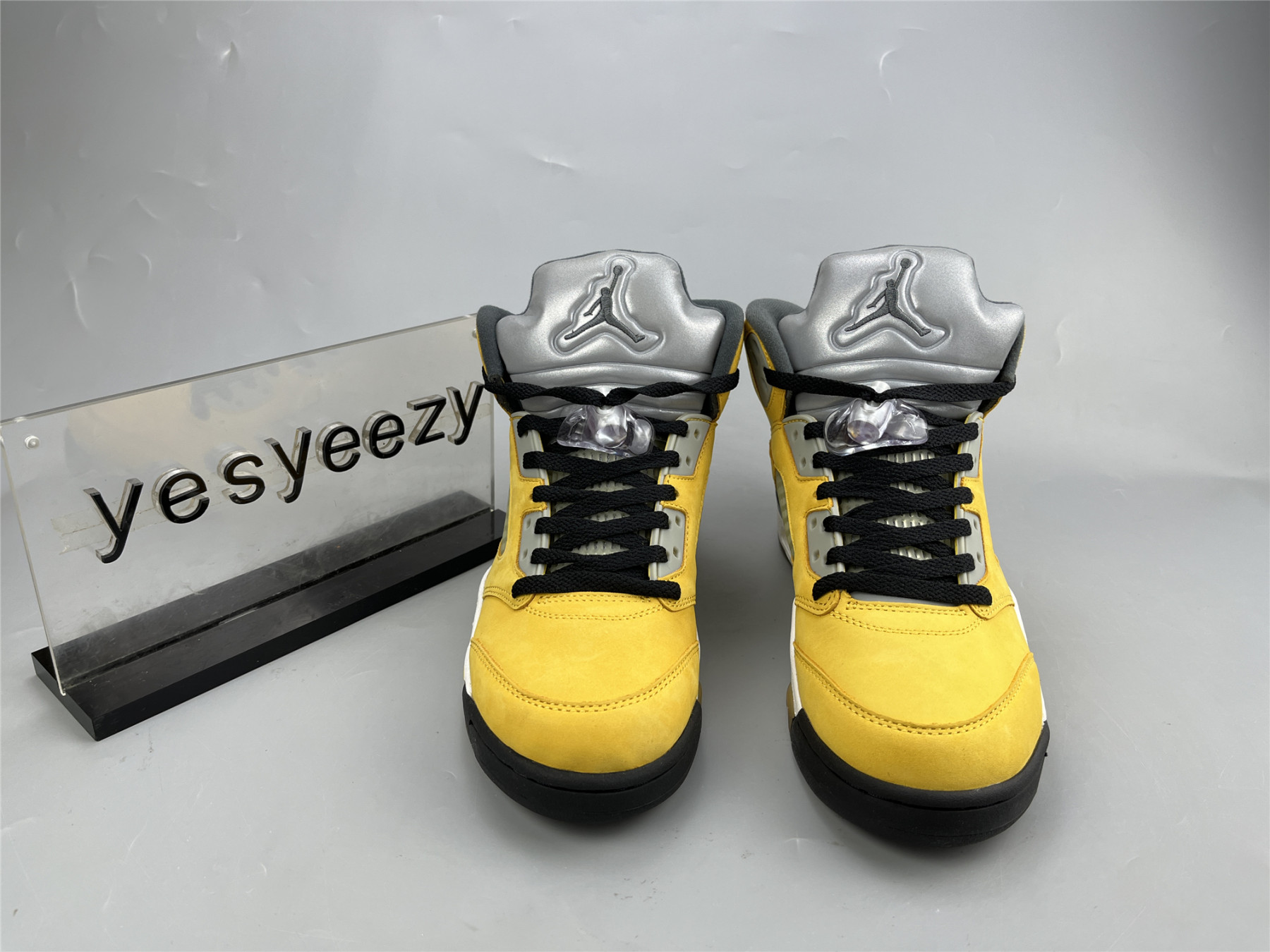 UA AIR JORDAN 5 RETRO T23