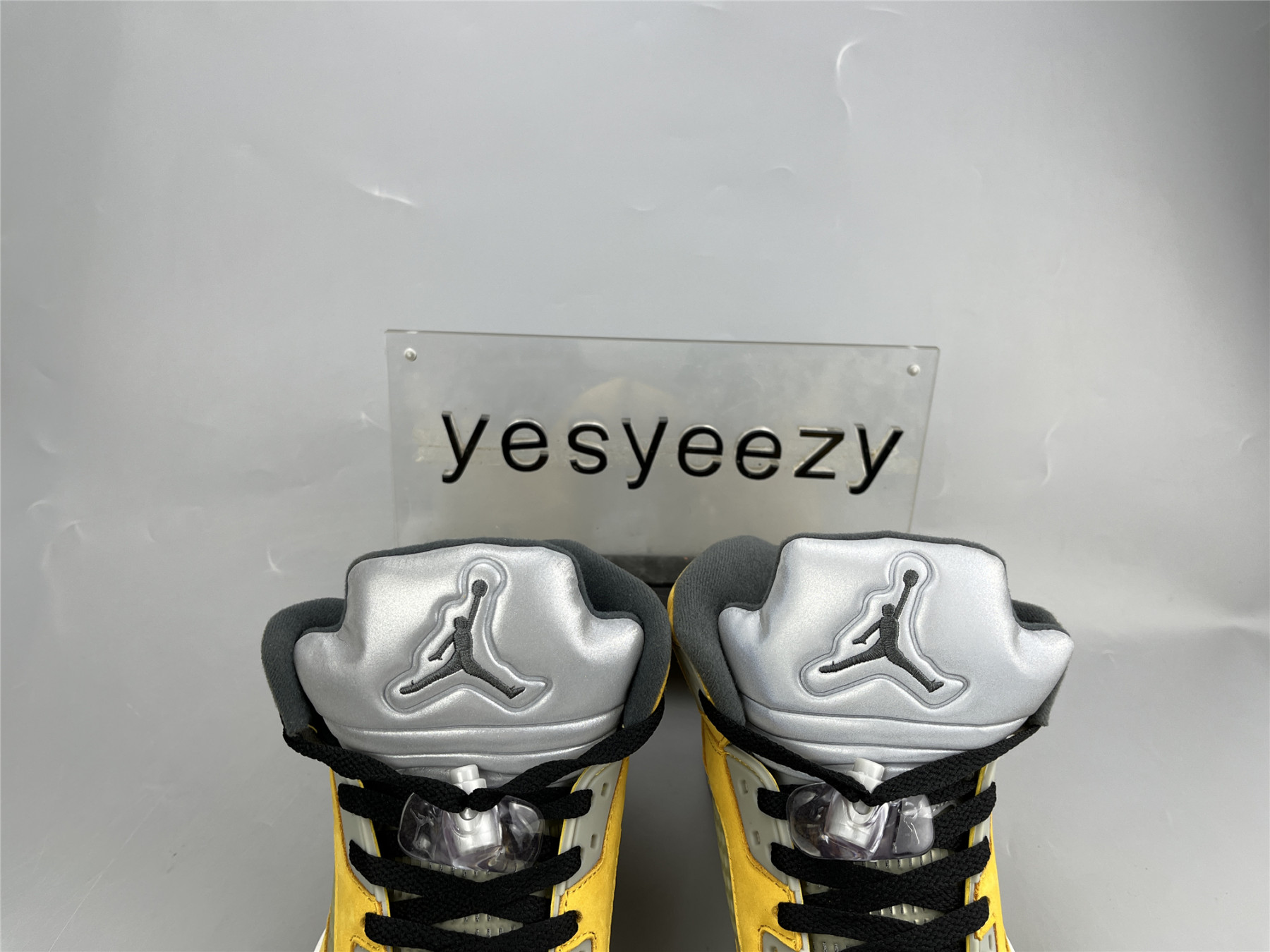 UA AIR JORDAN 5 RETRO T23