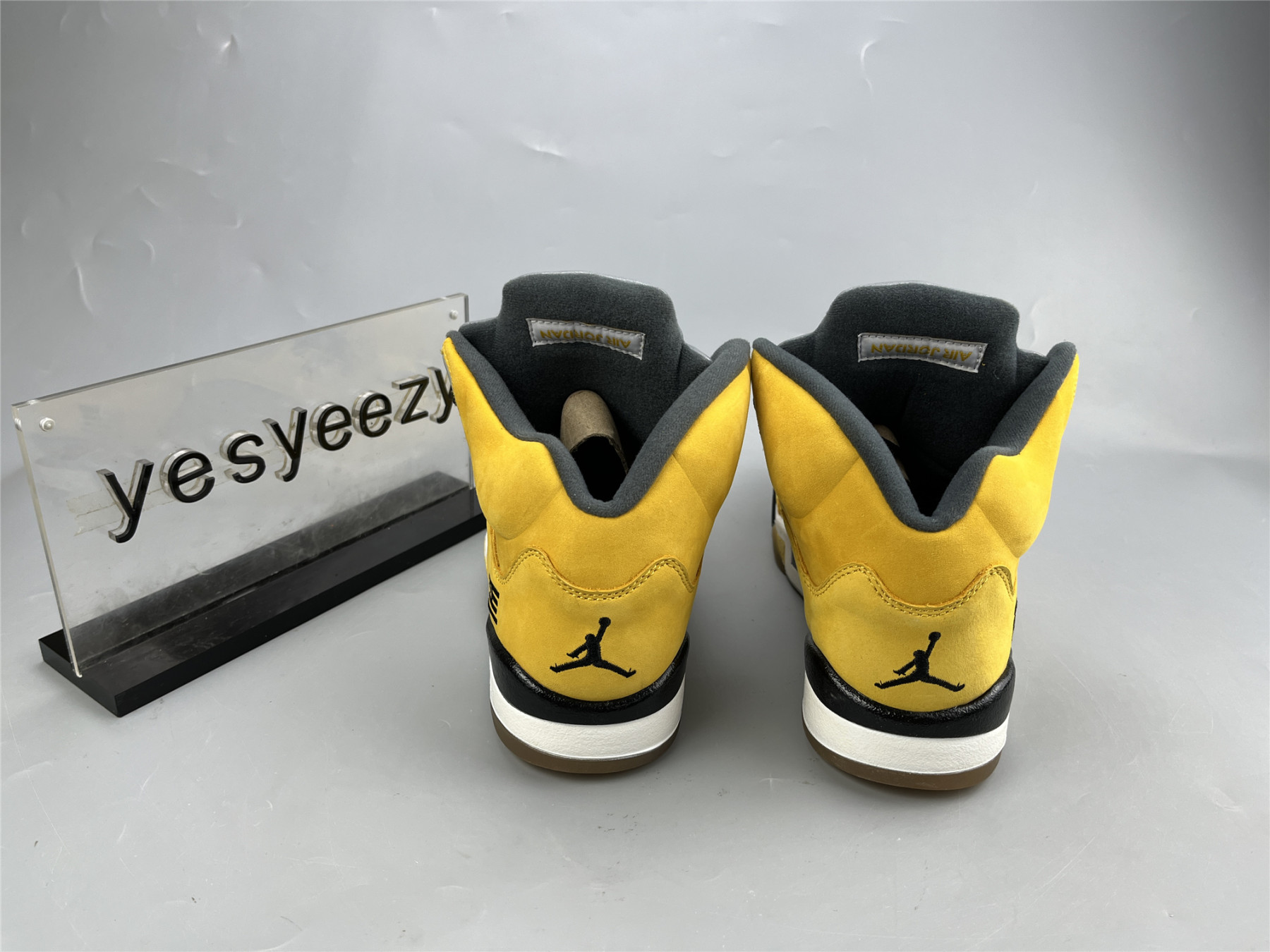 UA AIR JORDAN 5 RETRO T23