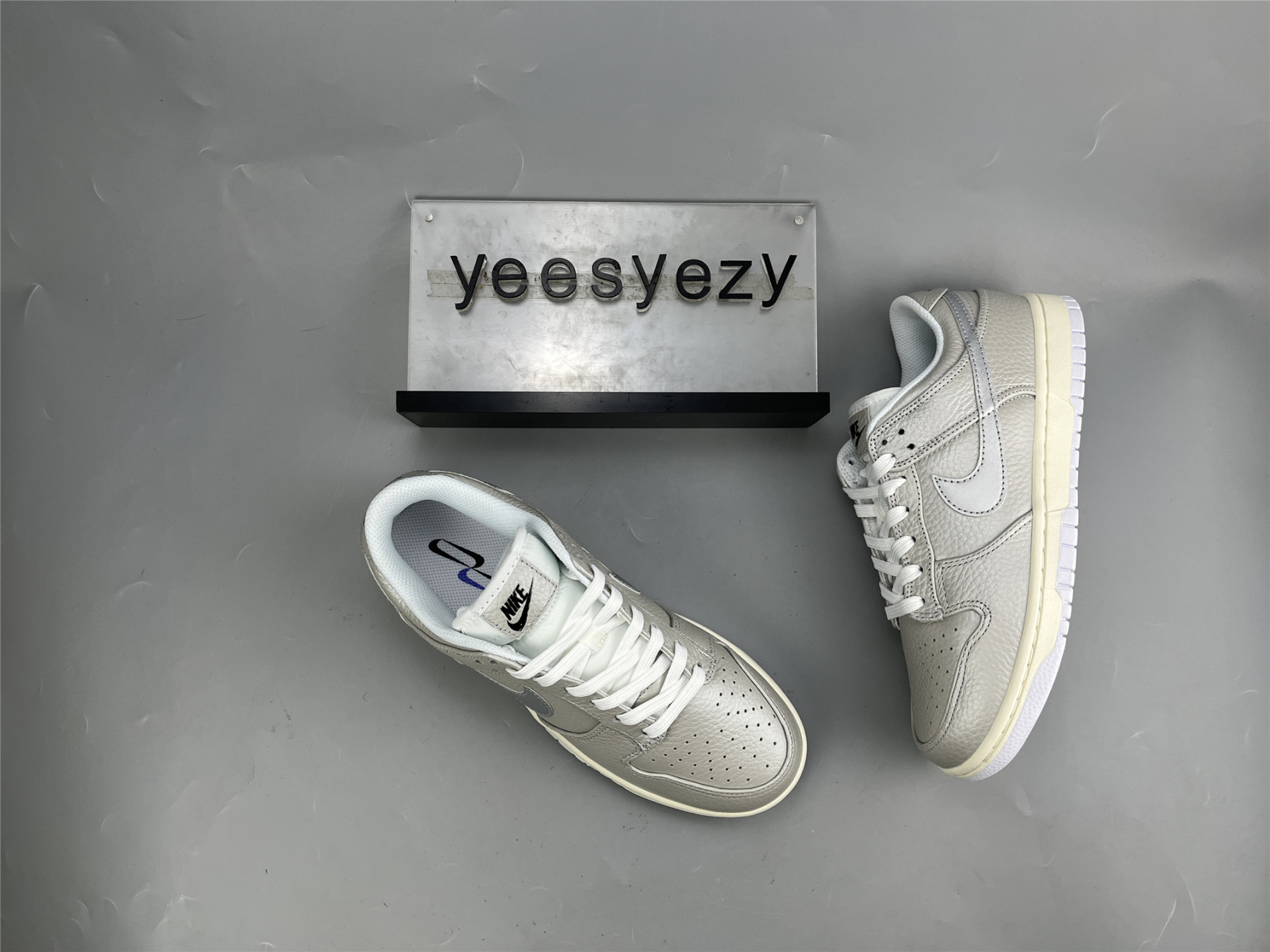 UA NIKE DUNK LOW SE