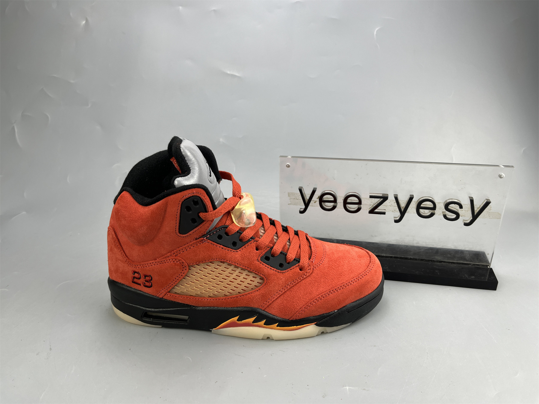UA WMNS AIR JORDAN 5 RETRO