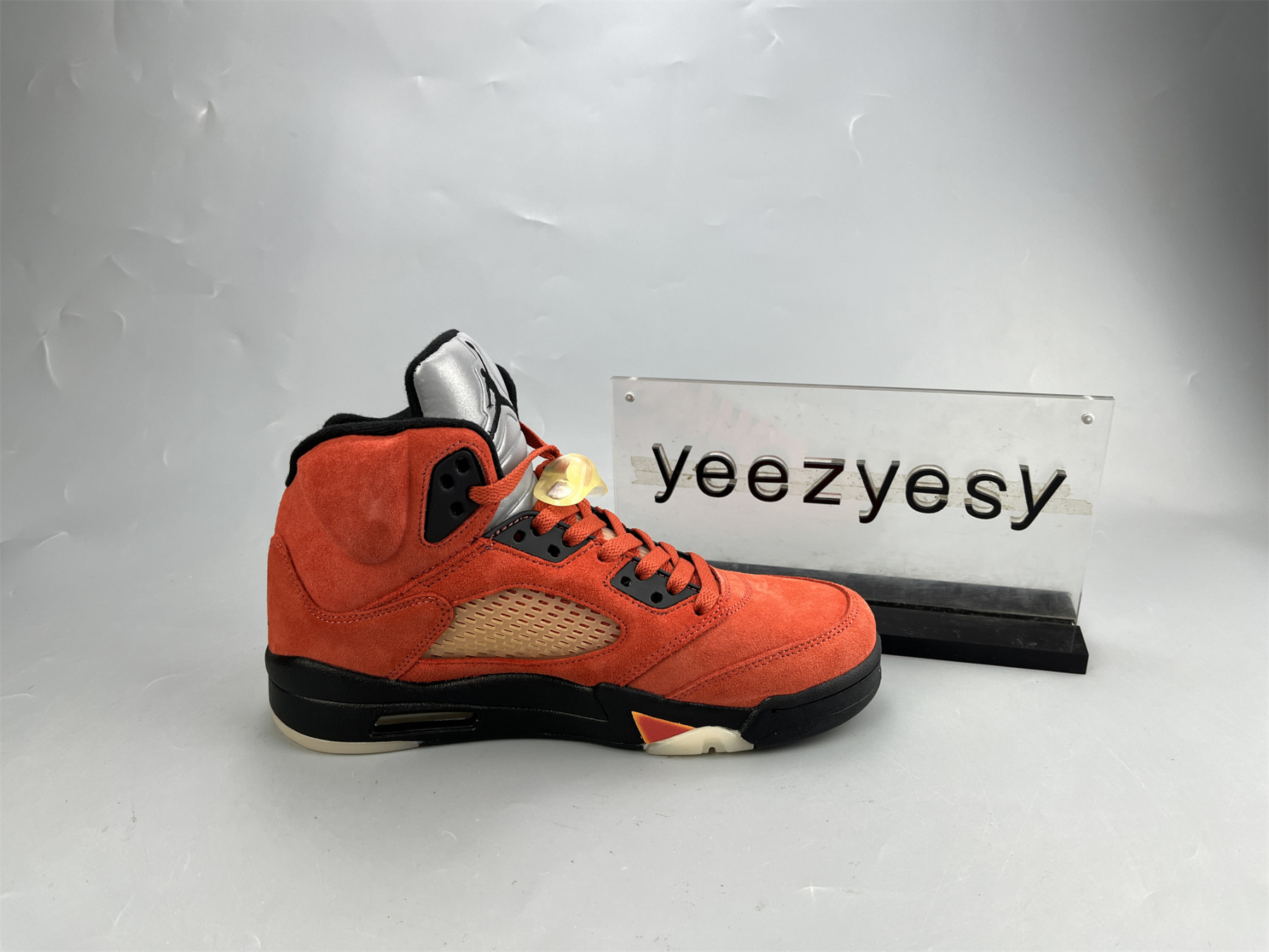 UA WMNS AIR JORDAN 5 RETRO