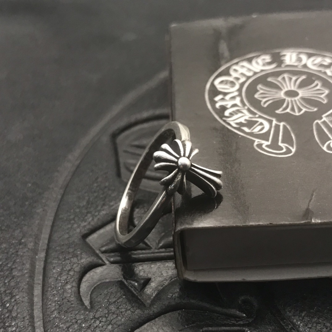 Ch*0me He**ts small cross flower ring