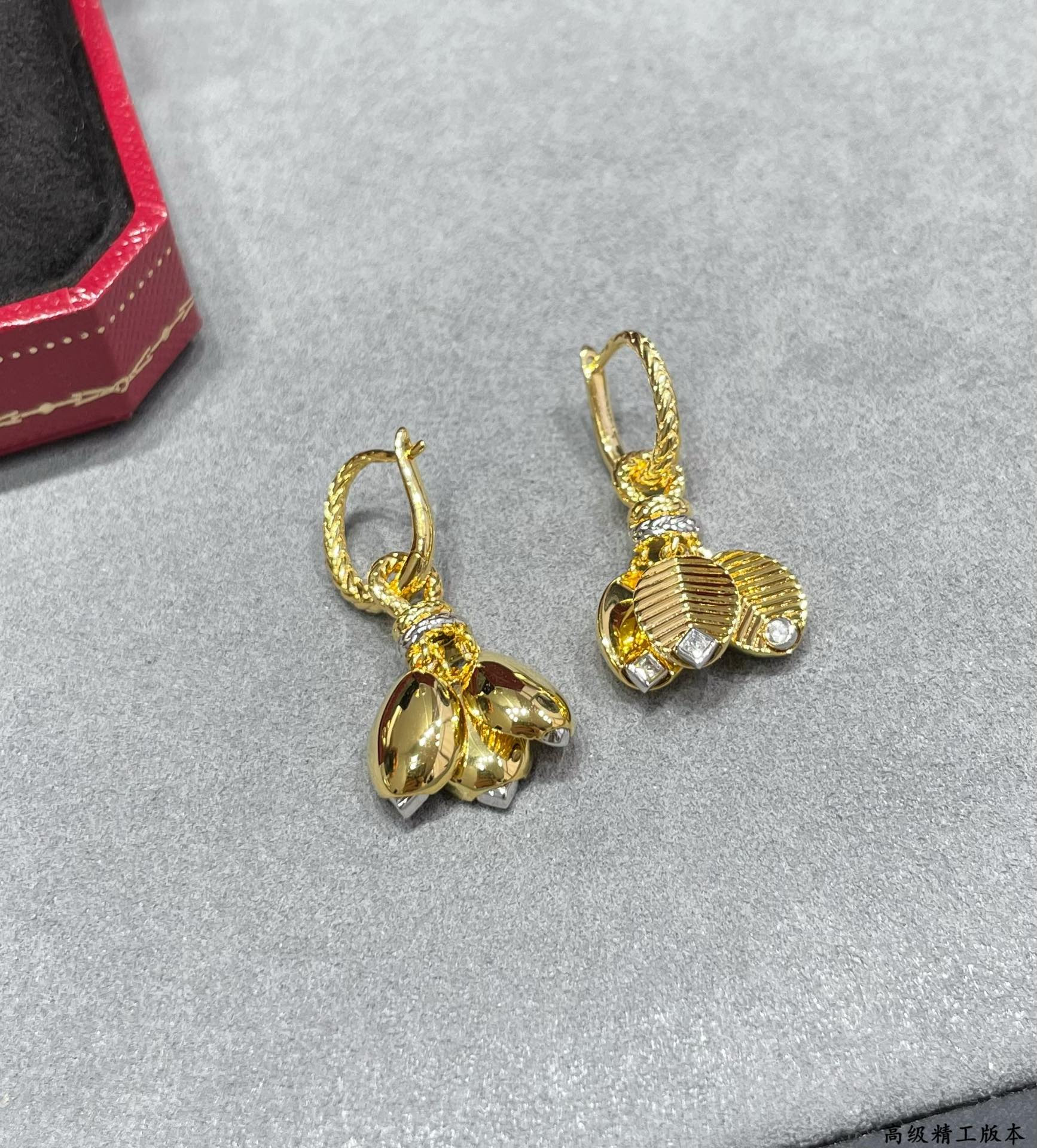 Ca*t1er coffee bean leaf earrings