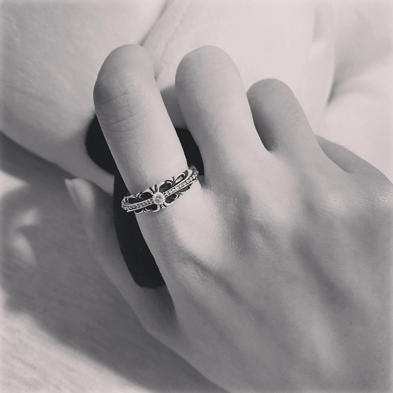 Ch*0me He**ts ring