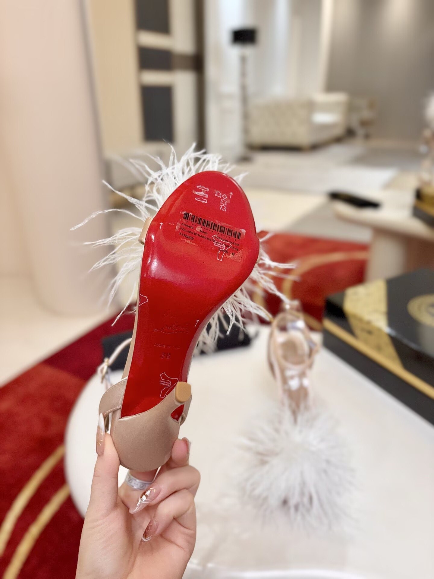 ua Chr1st1an louboutin patapompom sandals