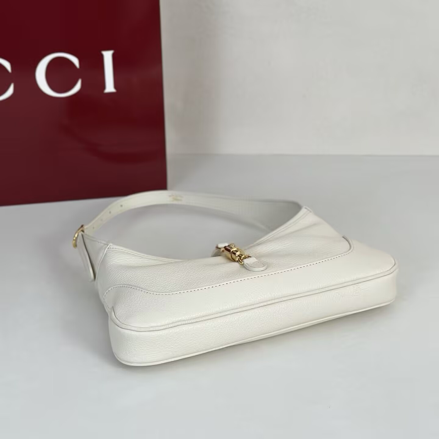 Gvc*1 jackie slim shoulder bag 27x13x3.5cm