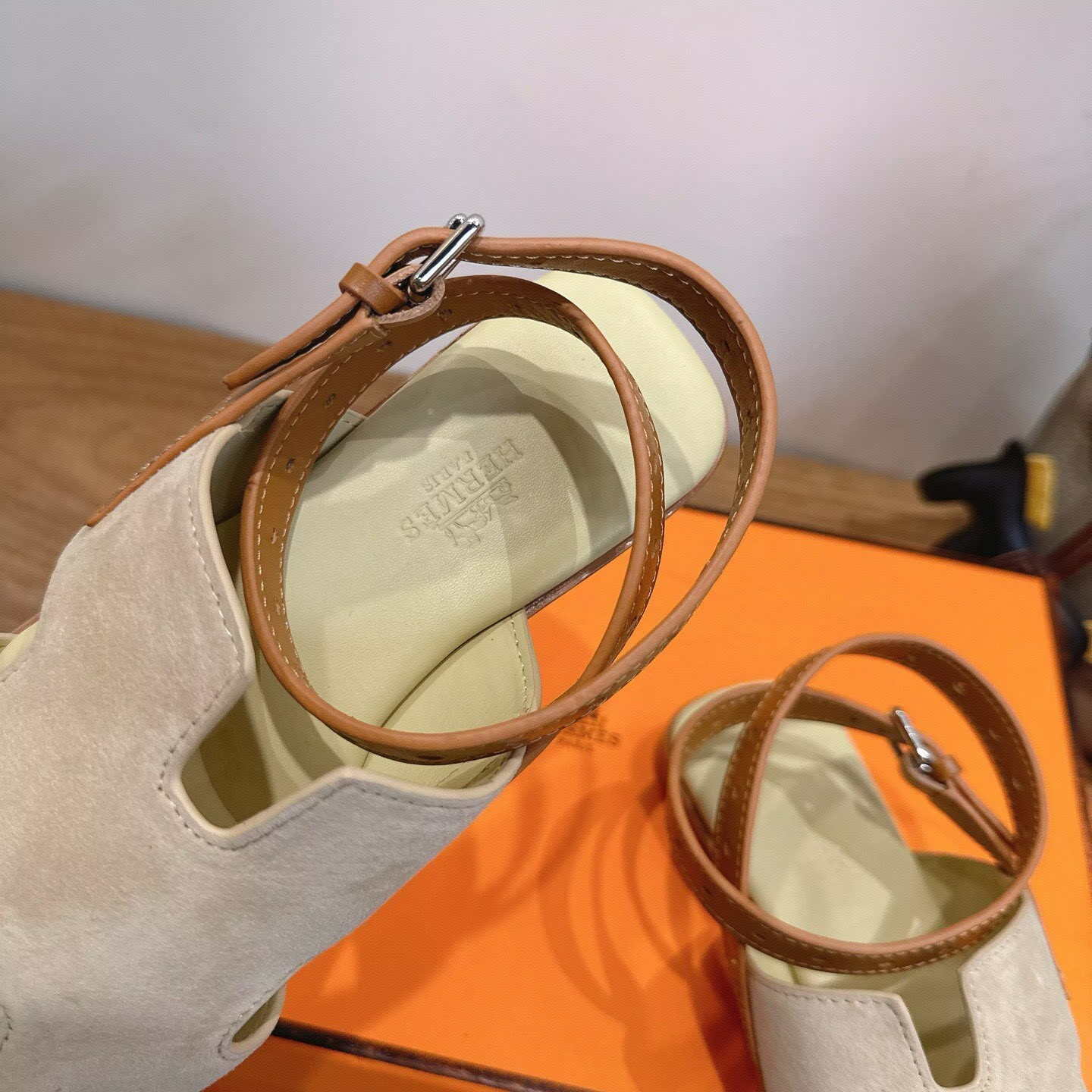 ua H**me5 maya sandal