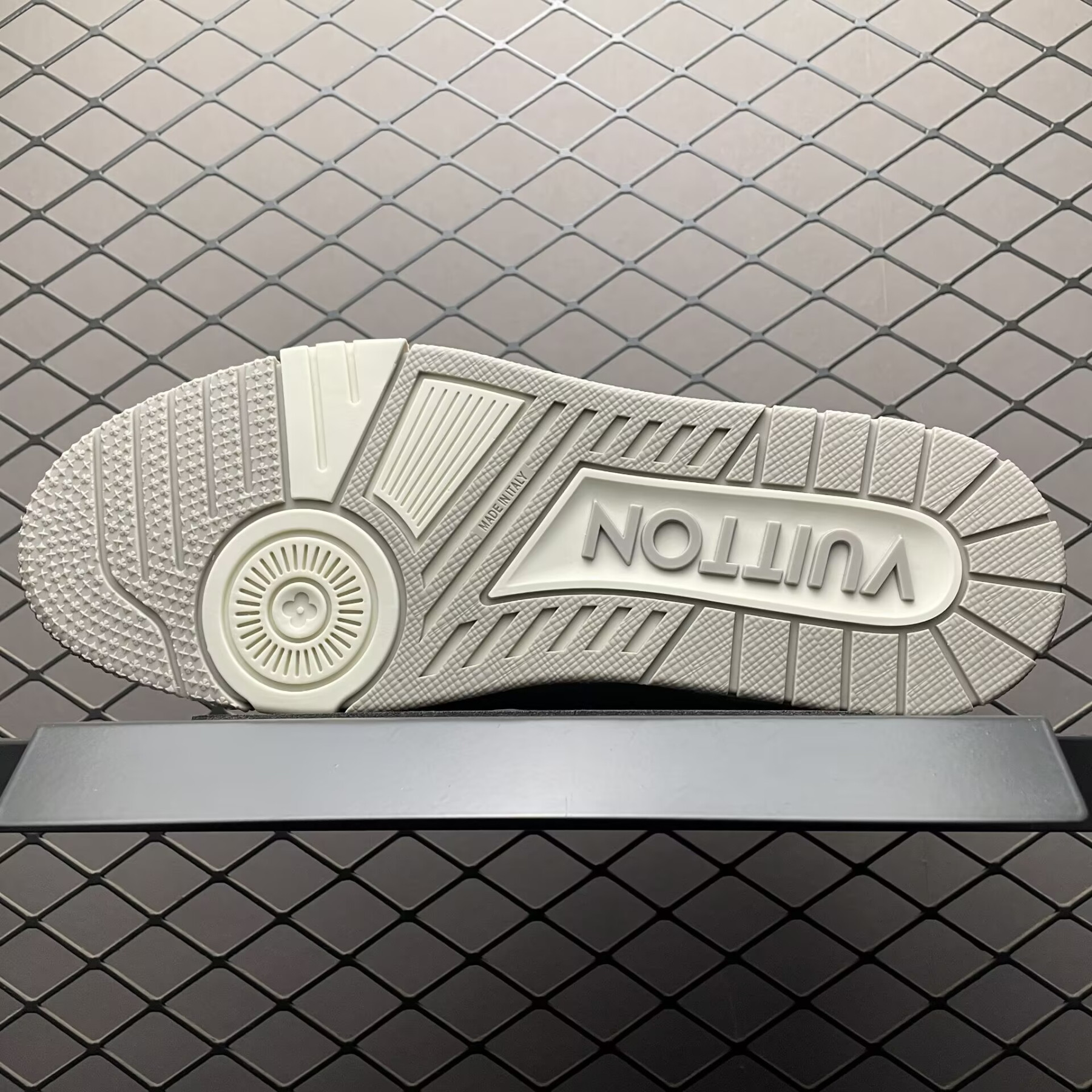 UA LV trainer Sneakers