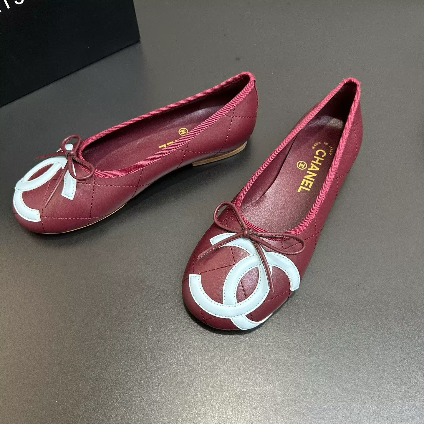 ua Ch**el ballet flat