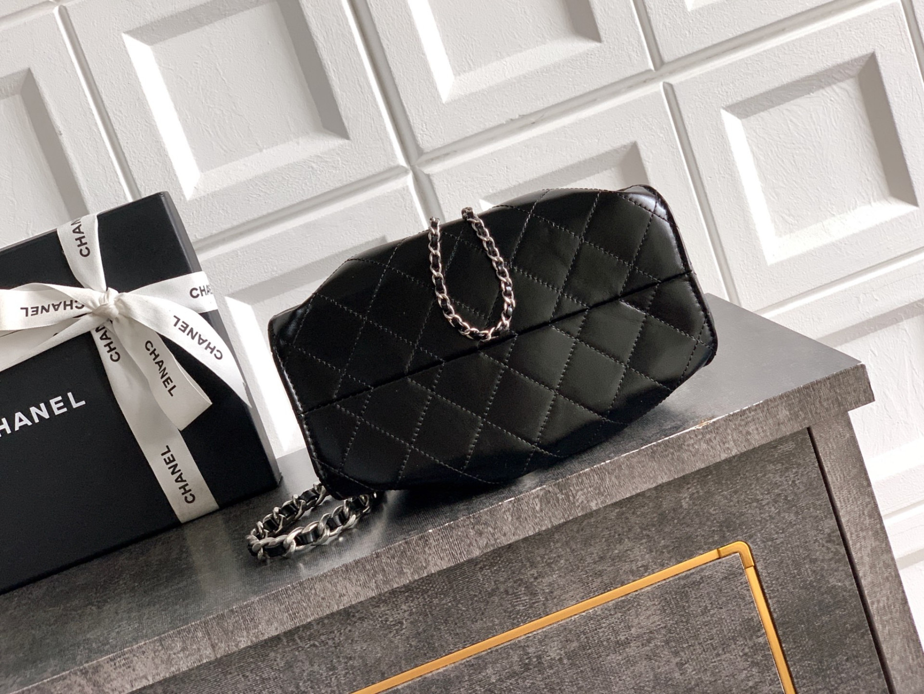 CHANEL 25C Bucket Bag Oil Wax Leather 20x22x12.5cm