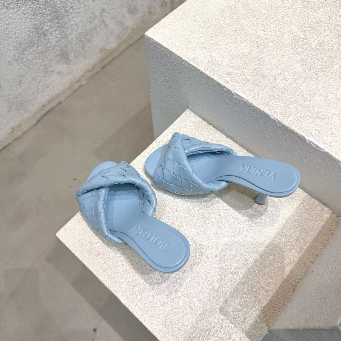 UA B0tt*ga Ven*ta Blink Slides