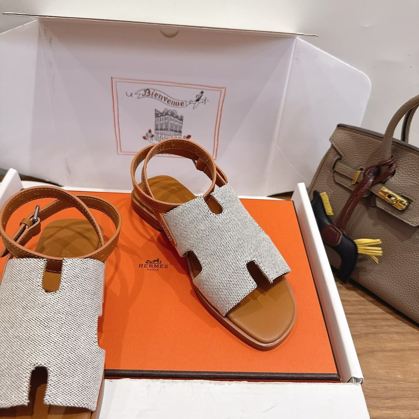 ua H**me5 maya sandal