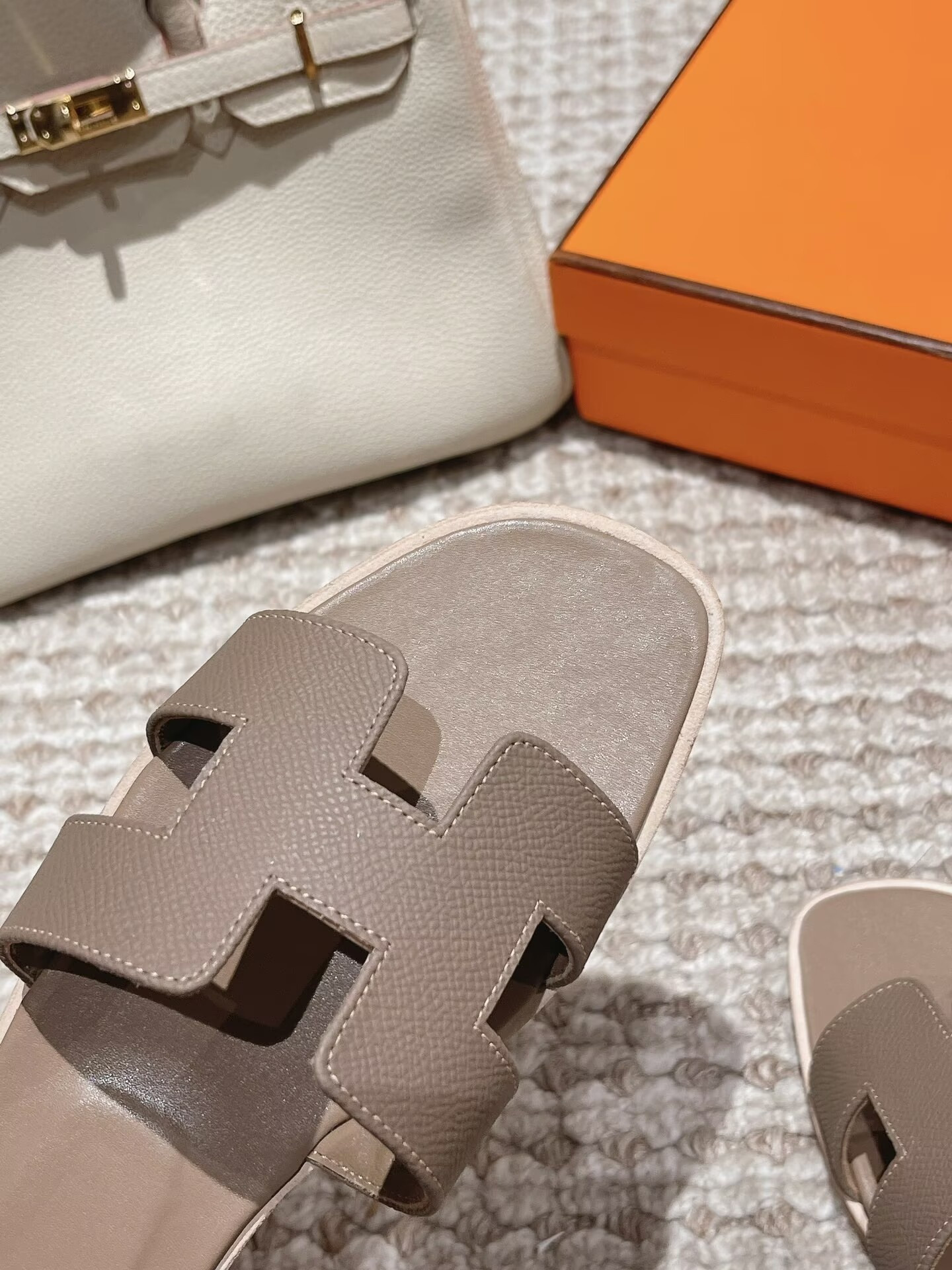 ua H**me5 oran sandal