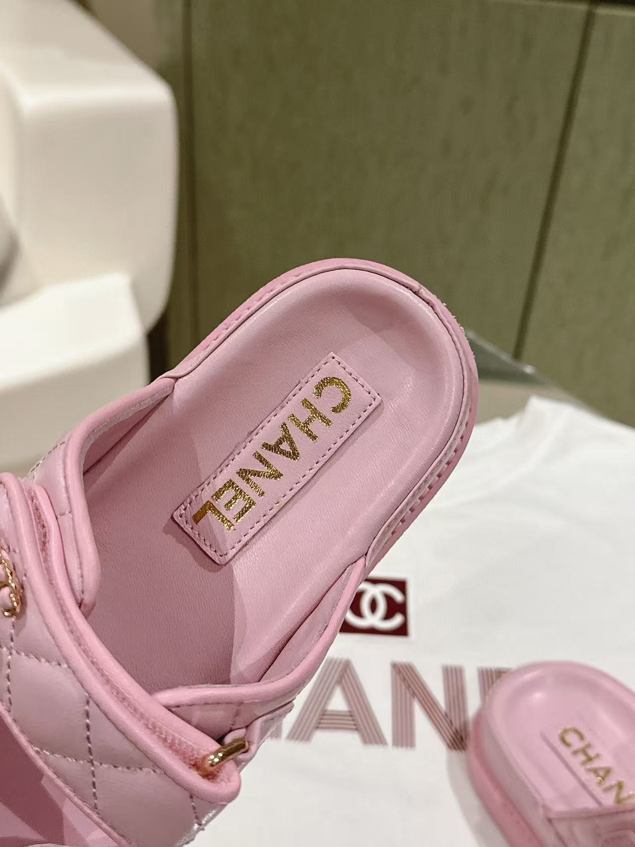 UA Ch**el SLIDES