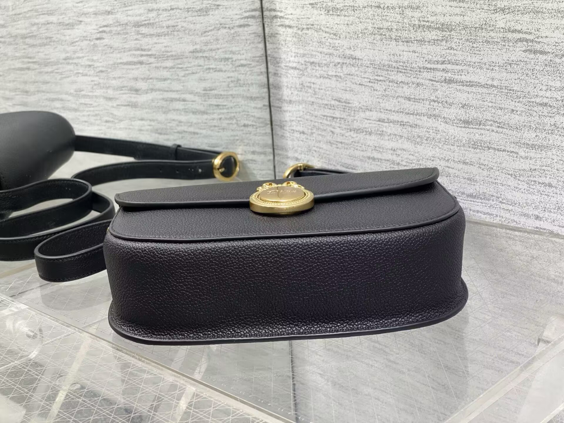 Dior Medium Médaillon Flap Bag 23x16x6.5cm