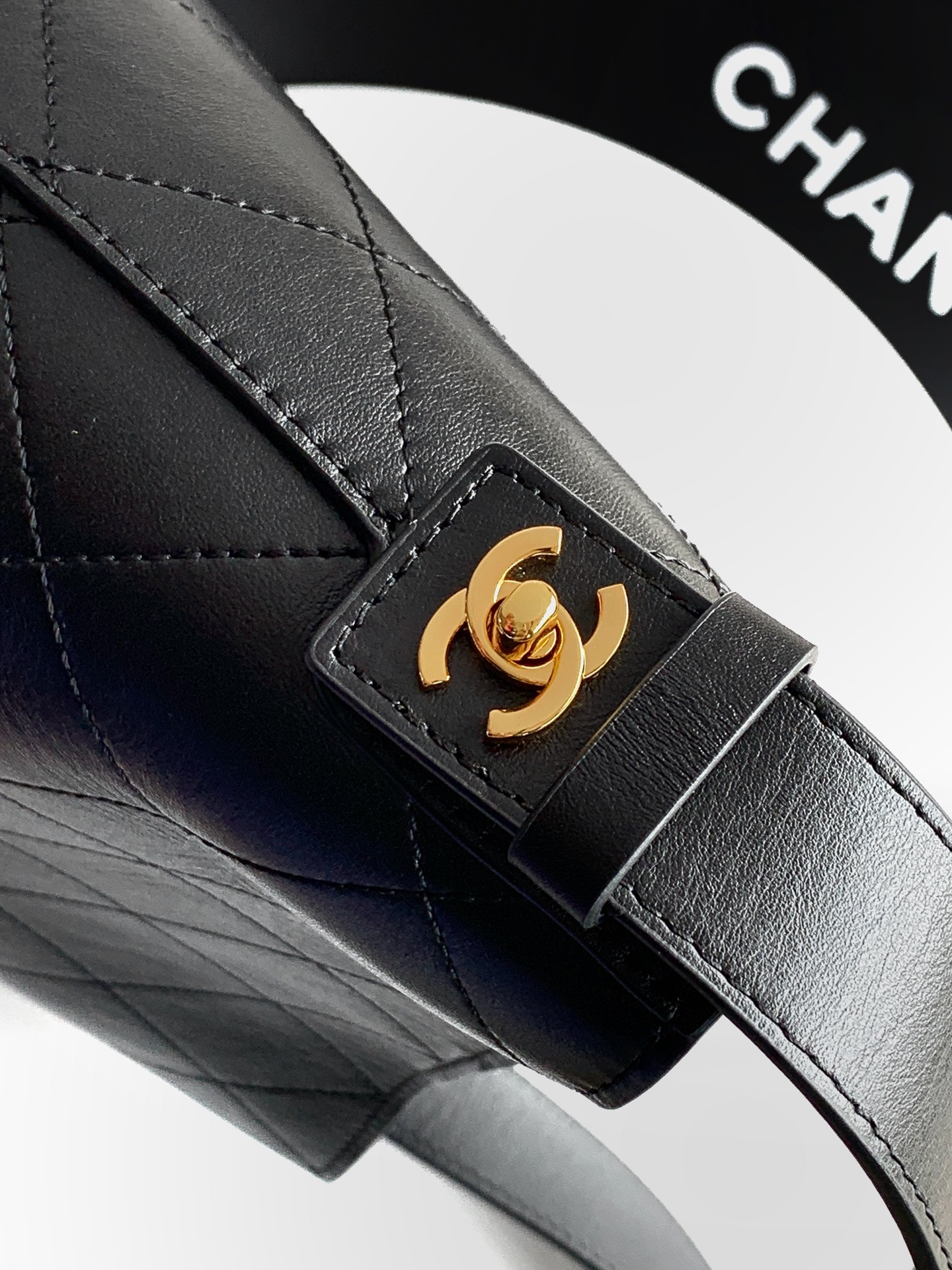 Chanel Bucket Bag 20x11x18cm