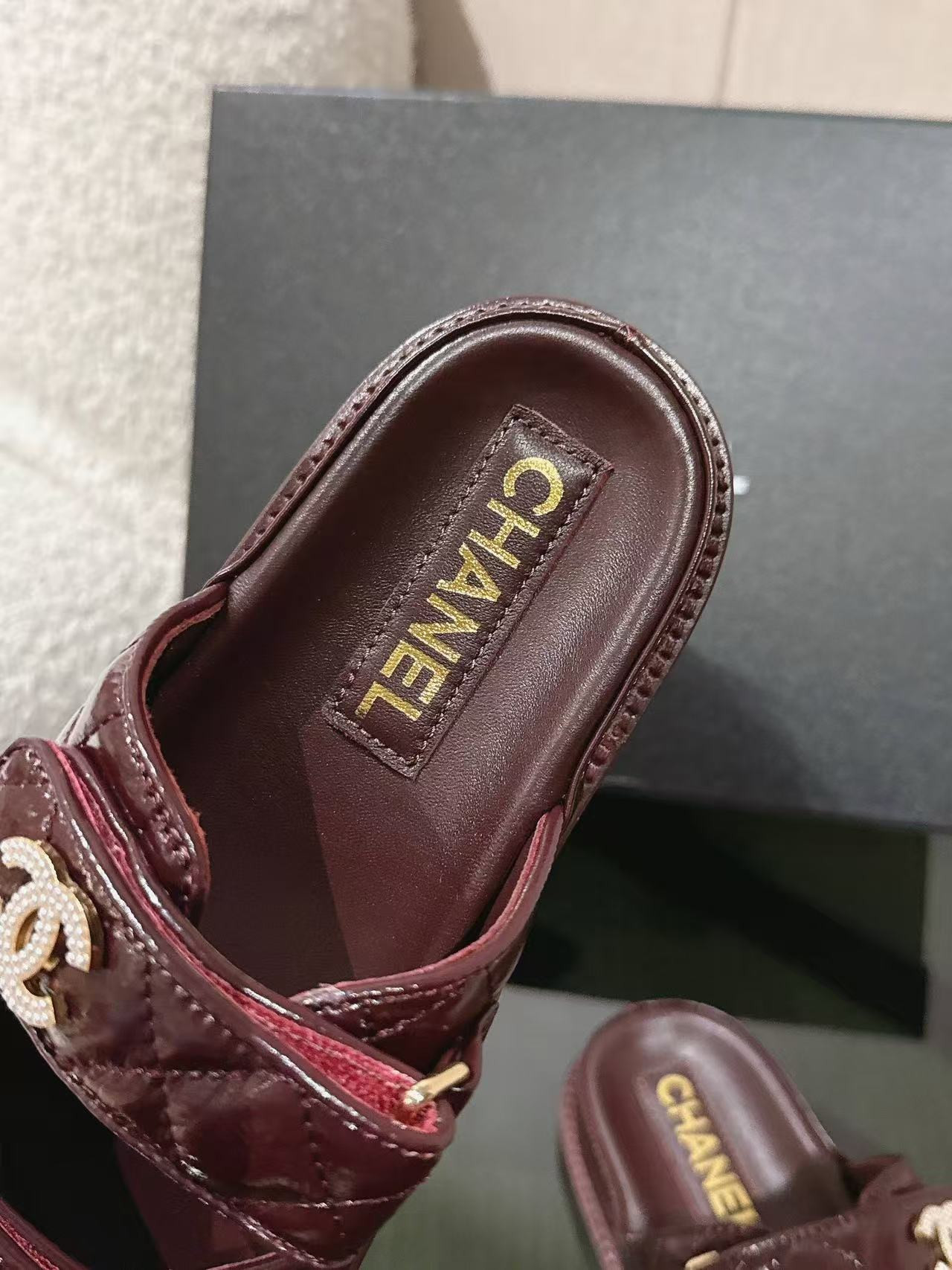 UA Ch**el SLIDES