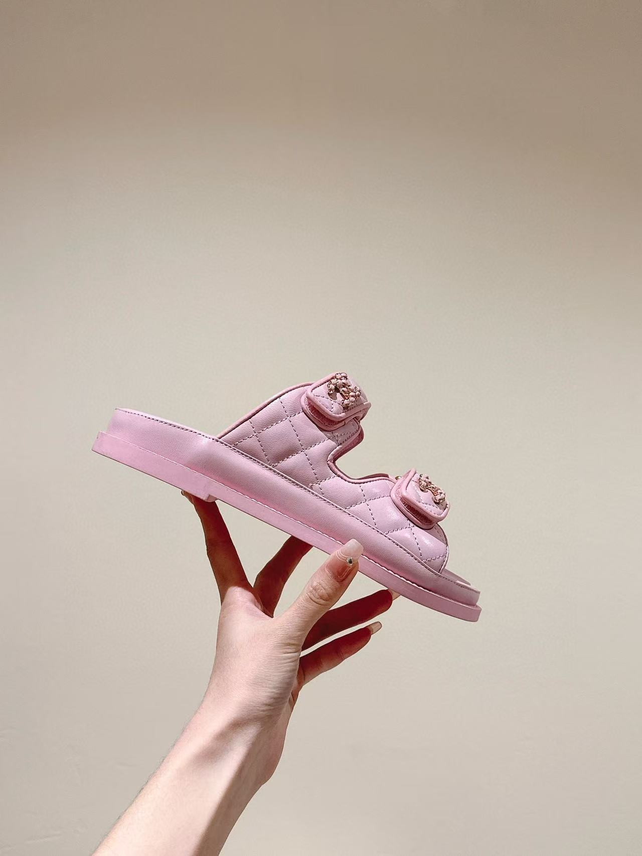 UA Ch**el SLIDES