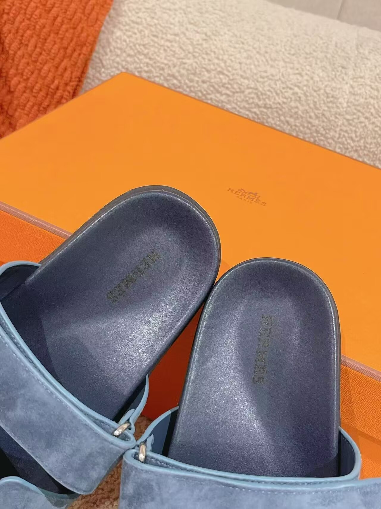 UA H**me5 Chypre Sandal