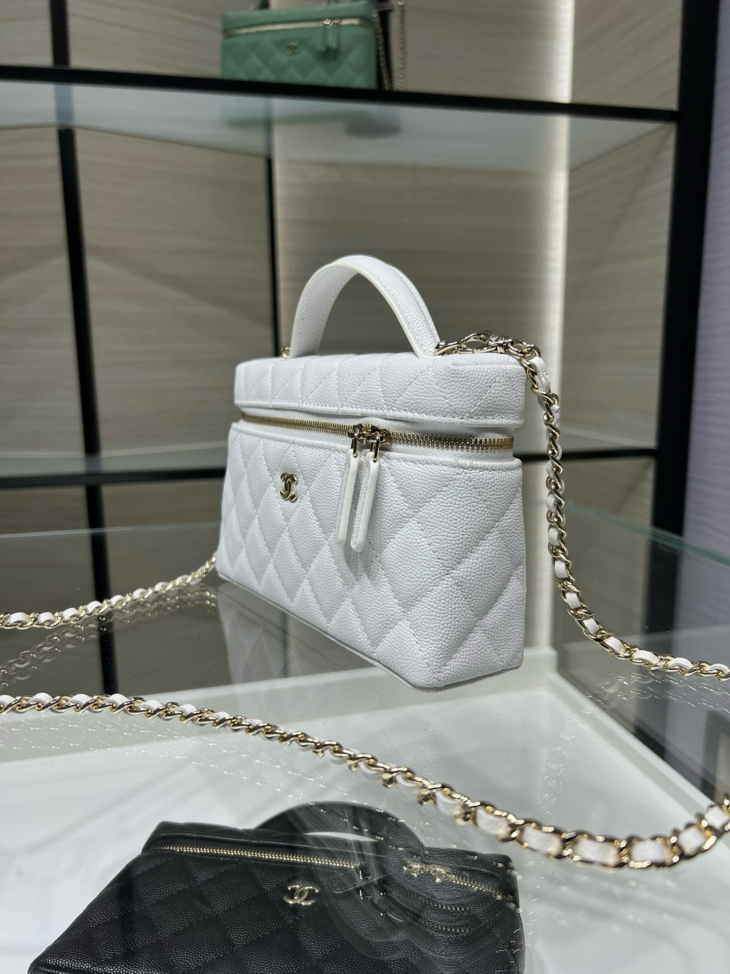CHANEL Classic Vanity with chain Handbag AP4385 17x19.5x5cm