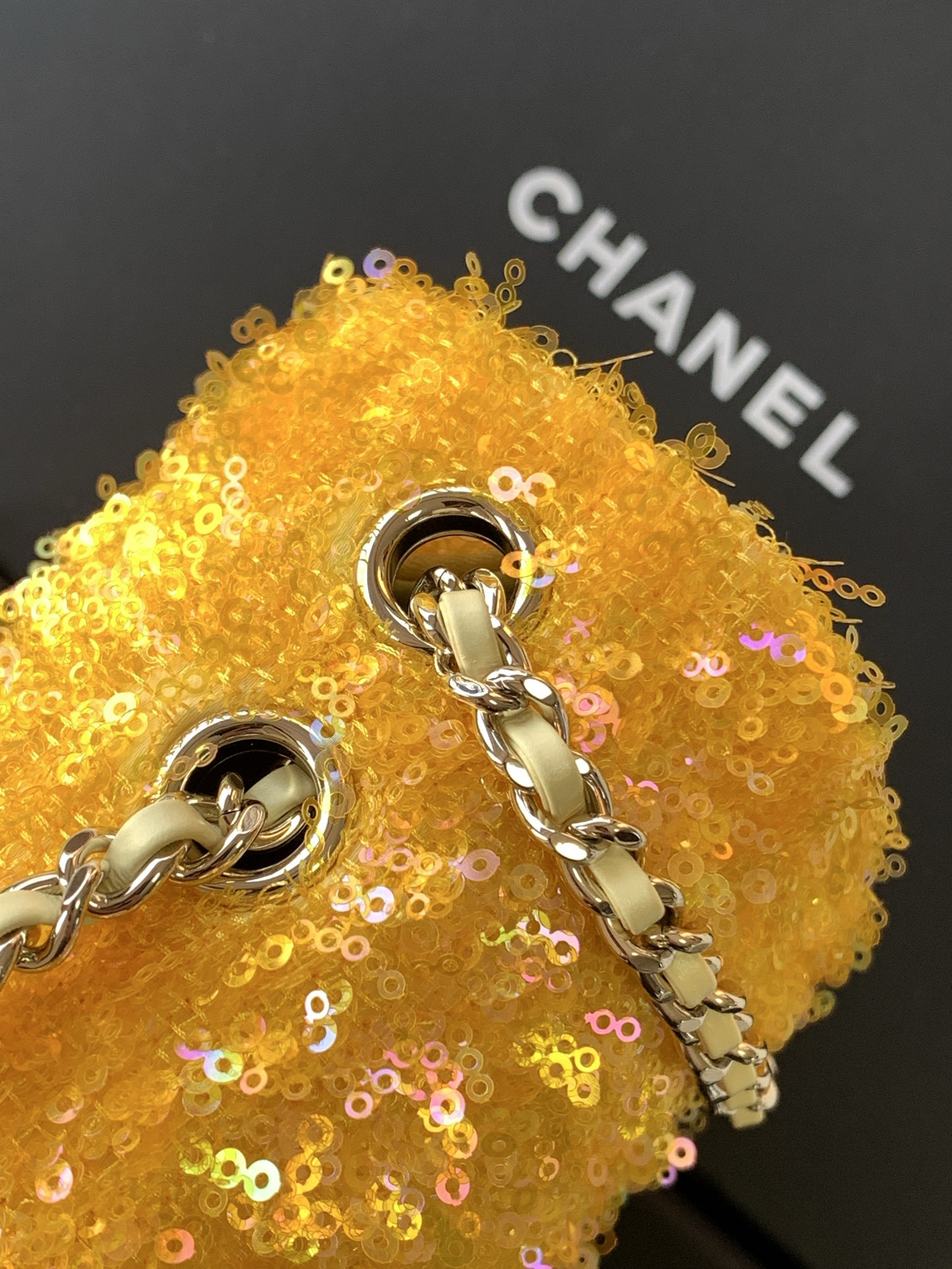 Chanel Sequin Flap Bag AS4561 14x21x8cm
