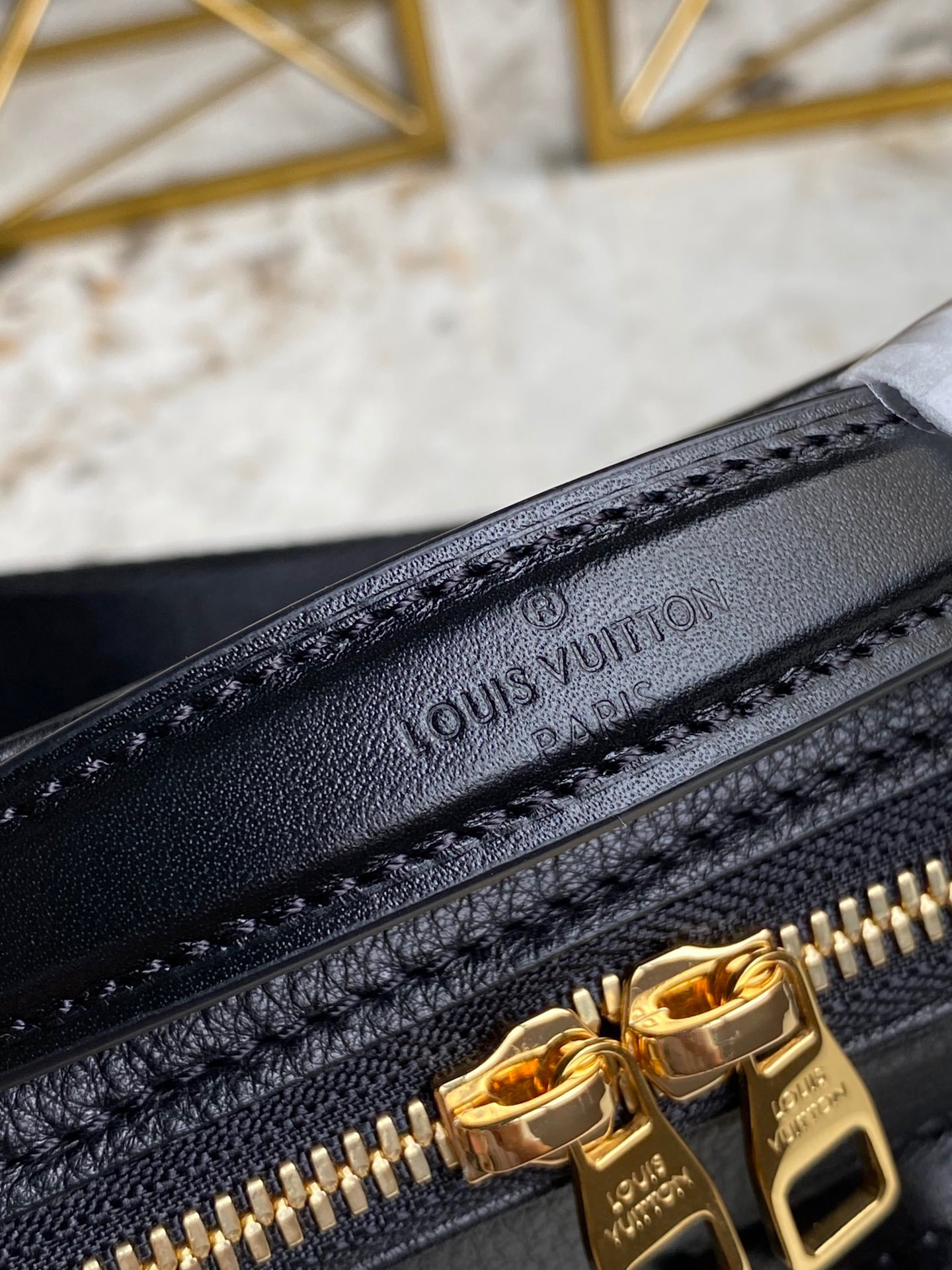 LV UTILITY CROSSBODY M80450